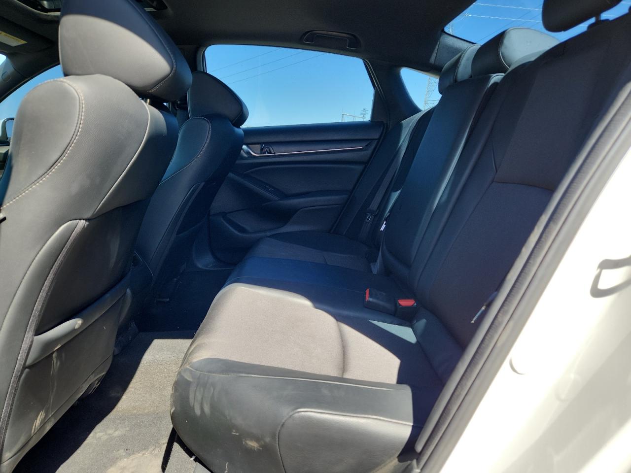 2018 Honda Accord Sport White vin: 1HGCV2F30JA022444
