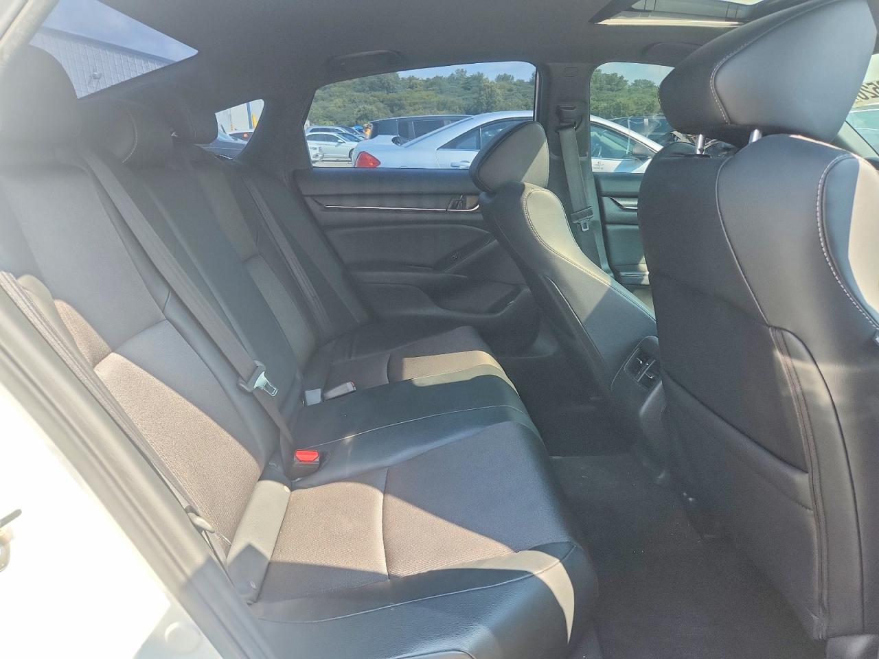 2018 Honda Accord Sport White vin: 1HGCV2F34JA023807