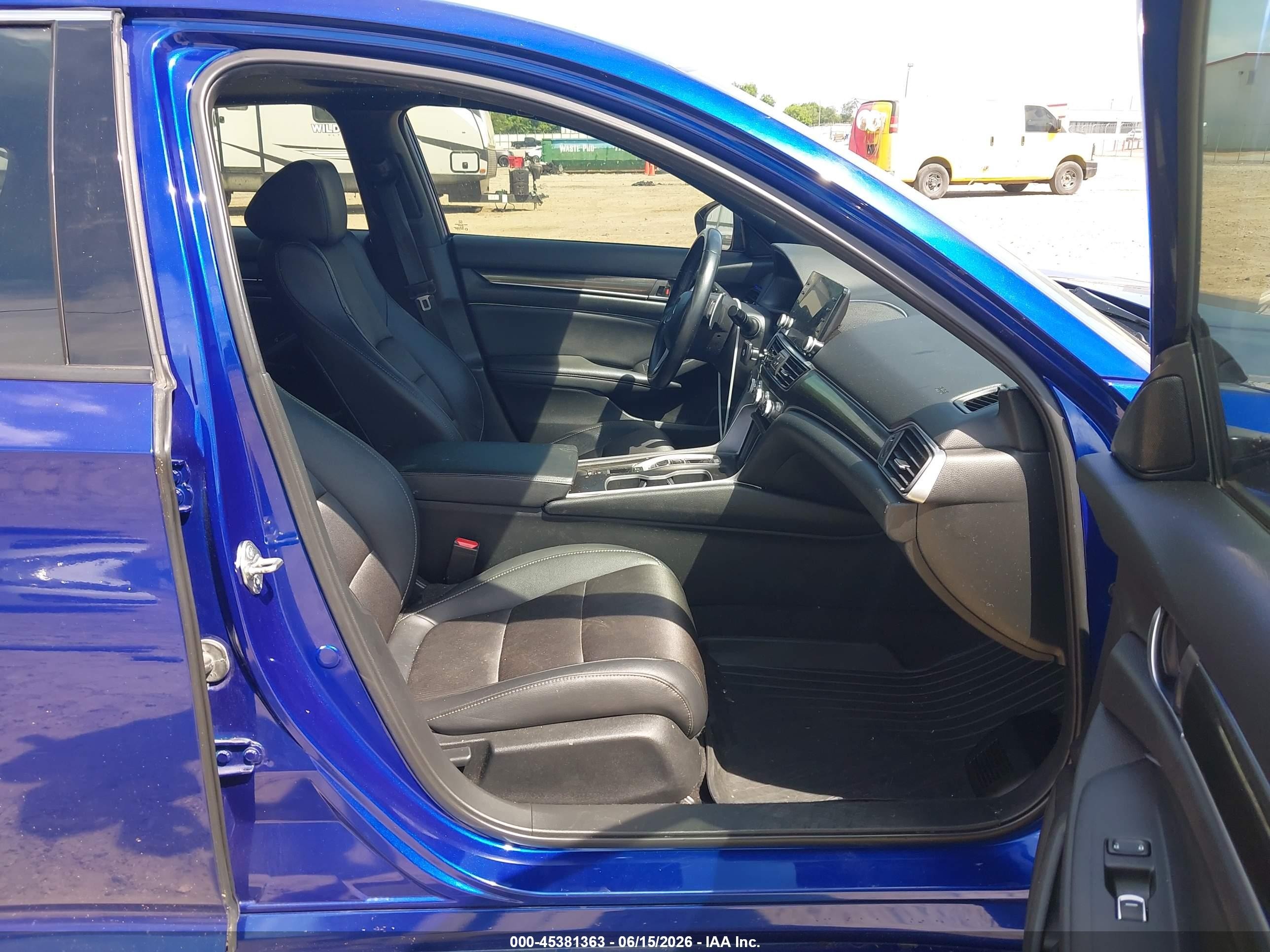 2019 Honda Accord Sport 2.0t Blue vin: 1HGCV2F35KA008668