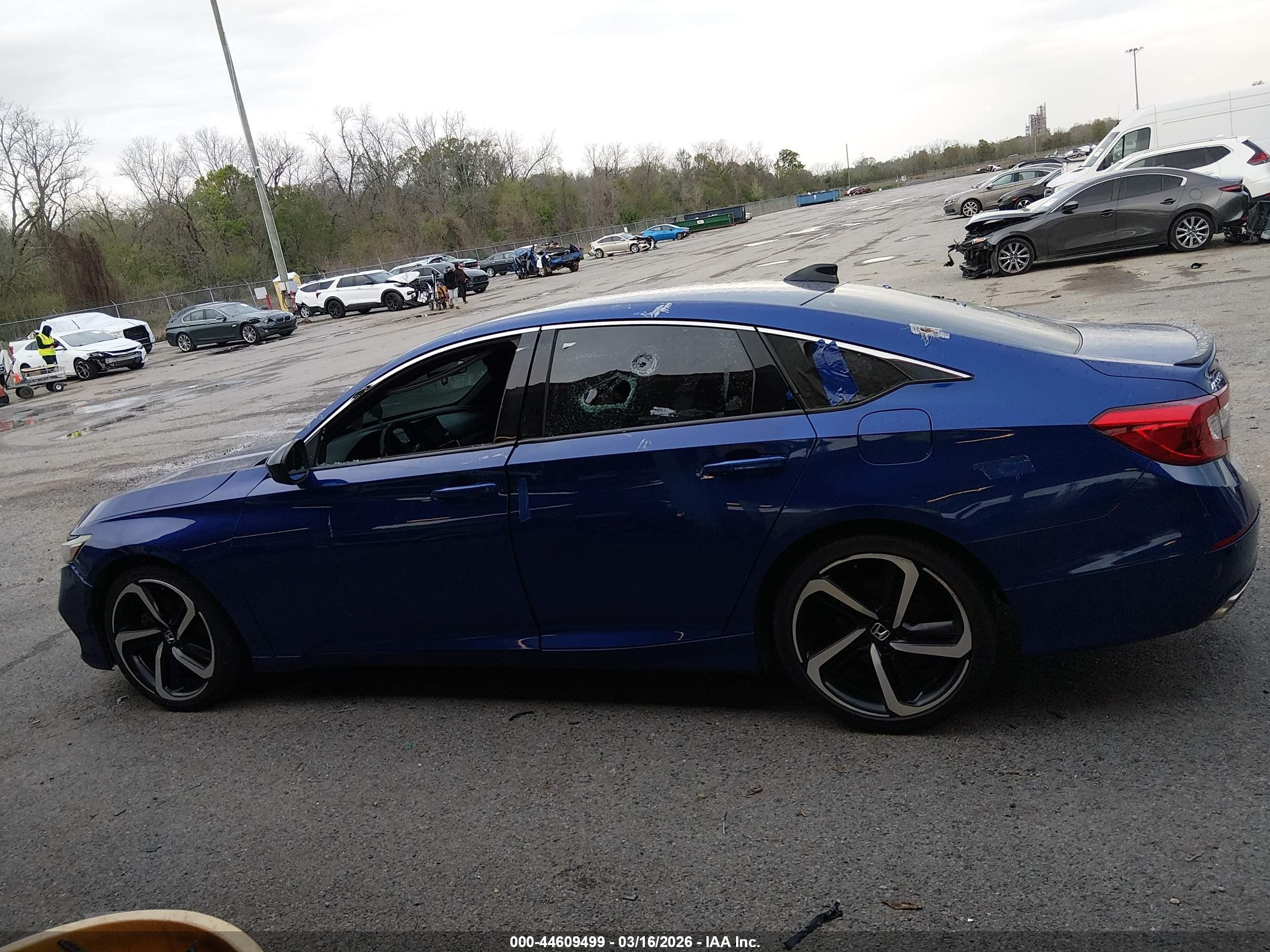 2018 Honda Accord Sport 2.0t Blue vin: 1HGCV2F36JA051558