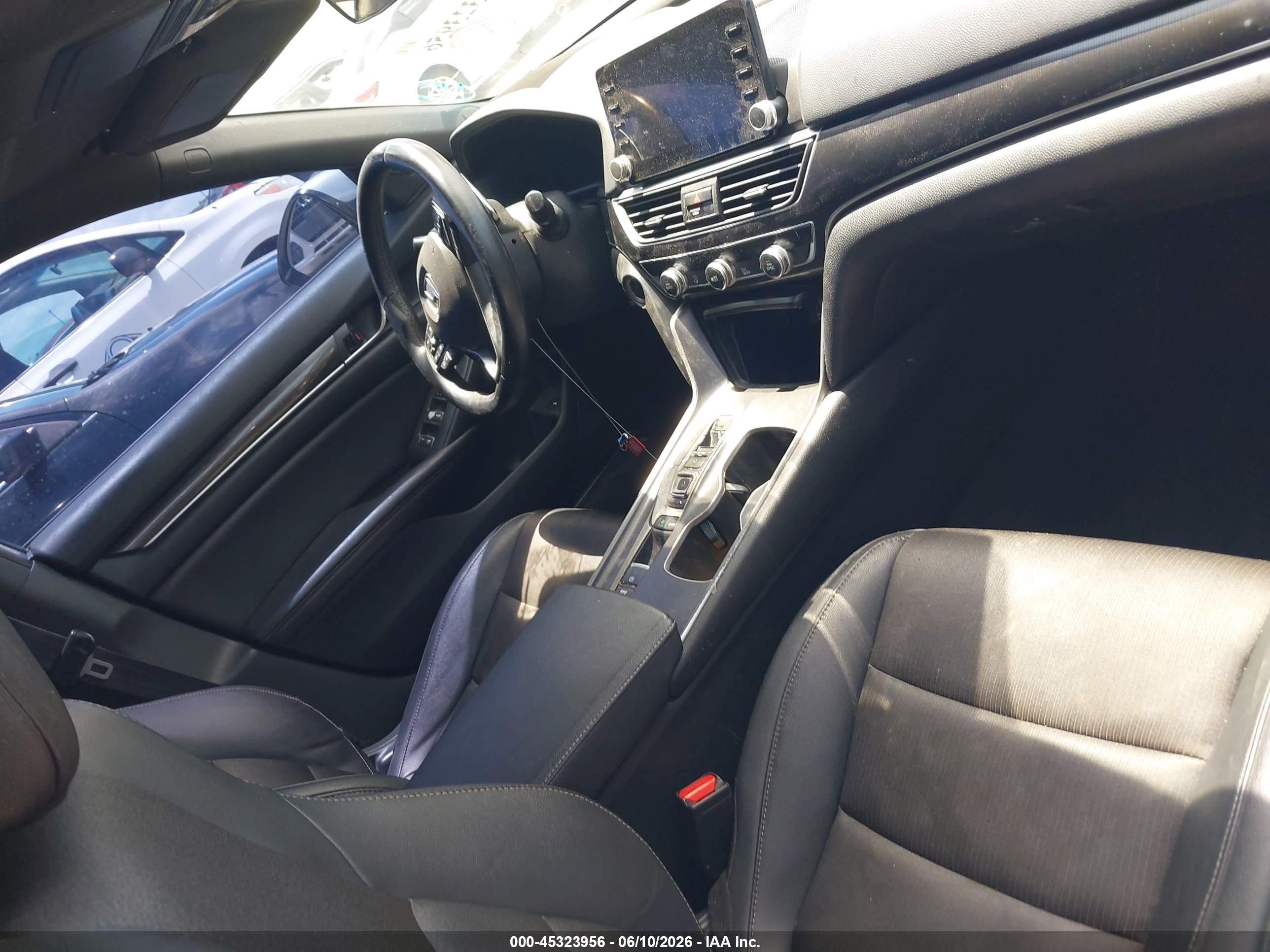 2019 Honda Accord Sport 2.0t Серебряный vin: 1HGCV2F3XKA023103