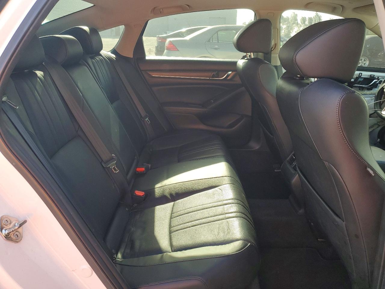 2018 Honda Accord Exl Белый vin: 1HGCV2F51JA028187