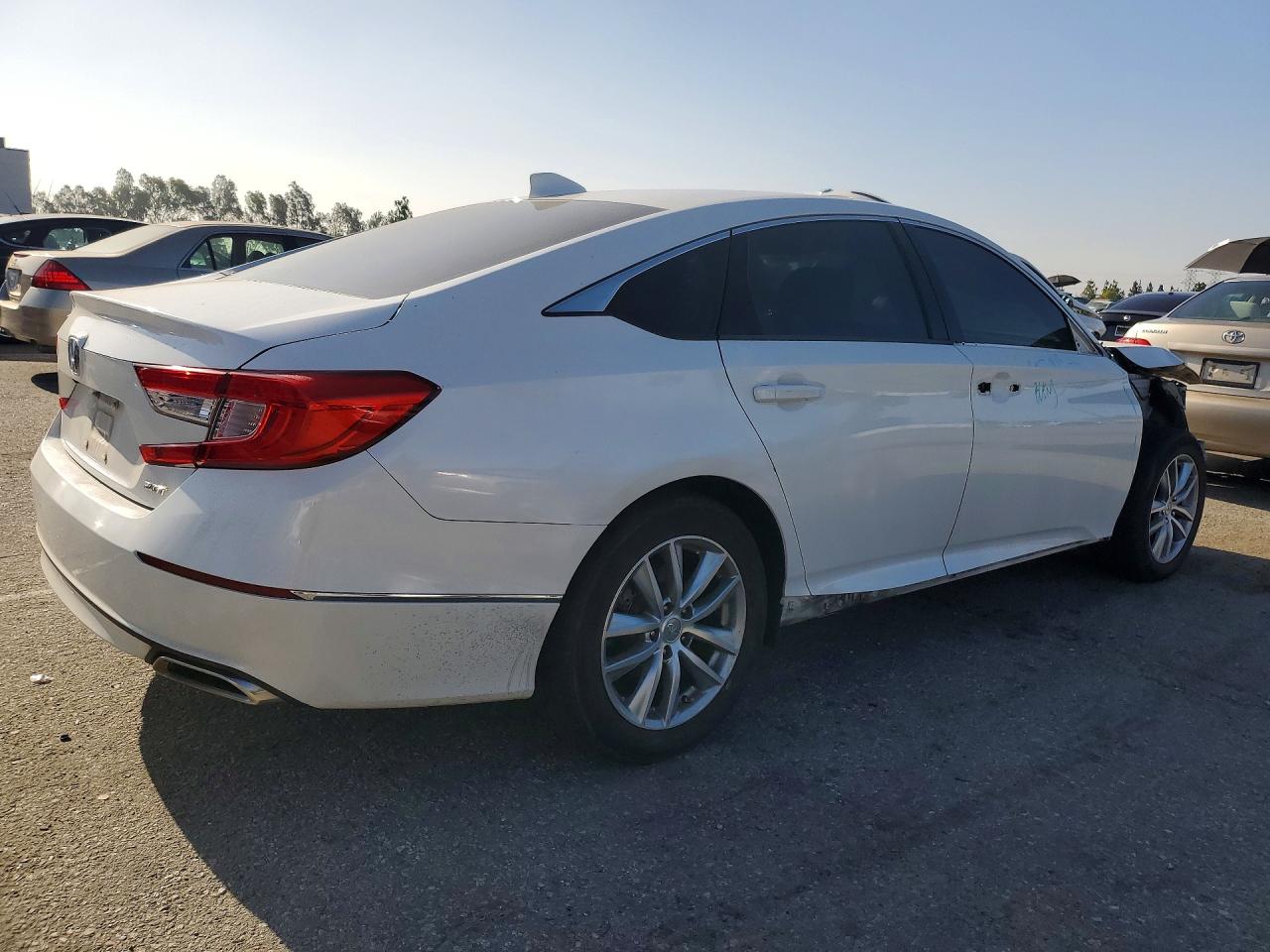 2018 Honda Accord Exl Белый vin: 1HGCV2F51JA028187