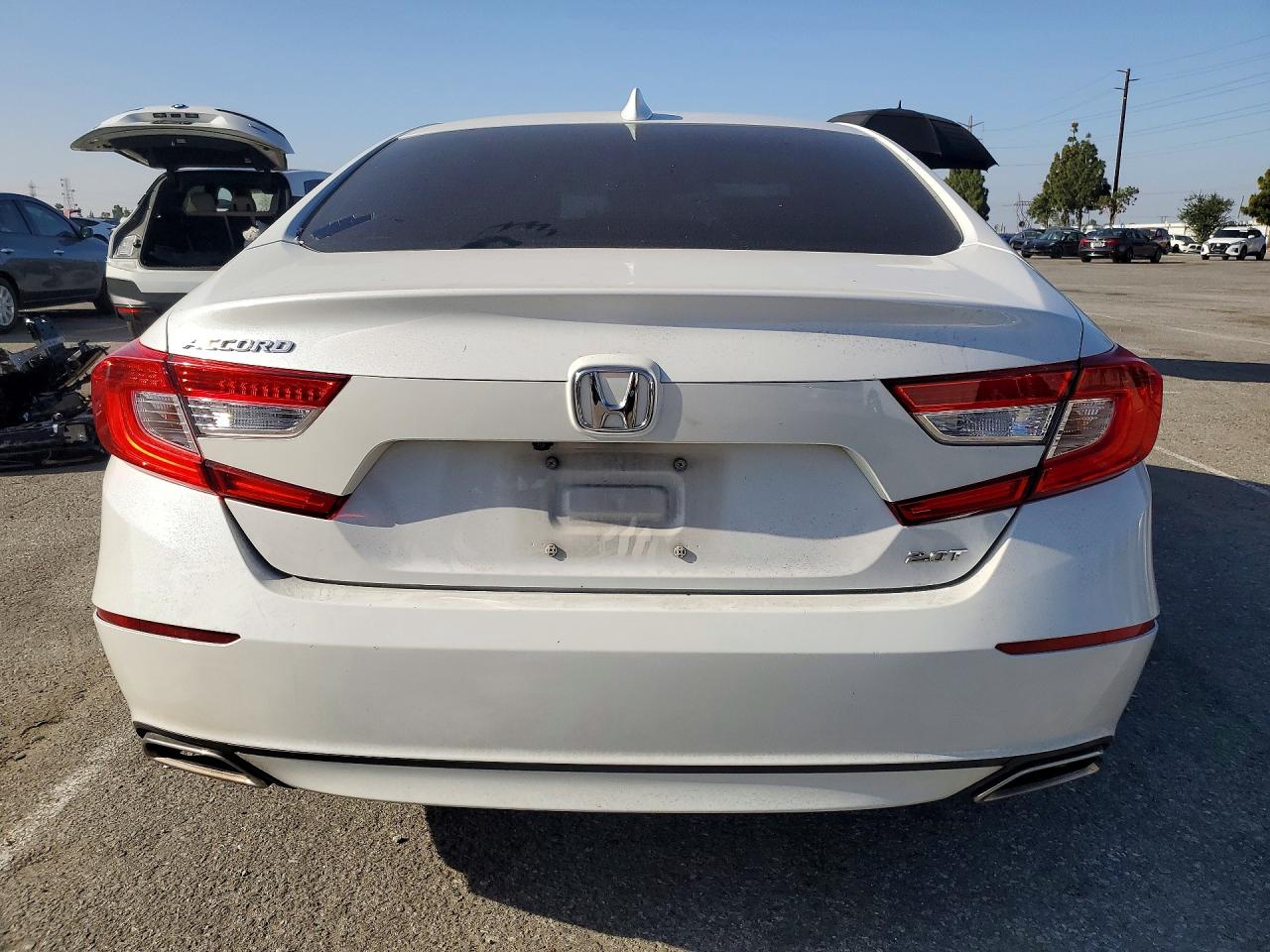 2018 Honda Accord Exl Белый vin: 1HGCV2F51JA028187