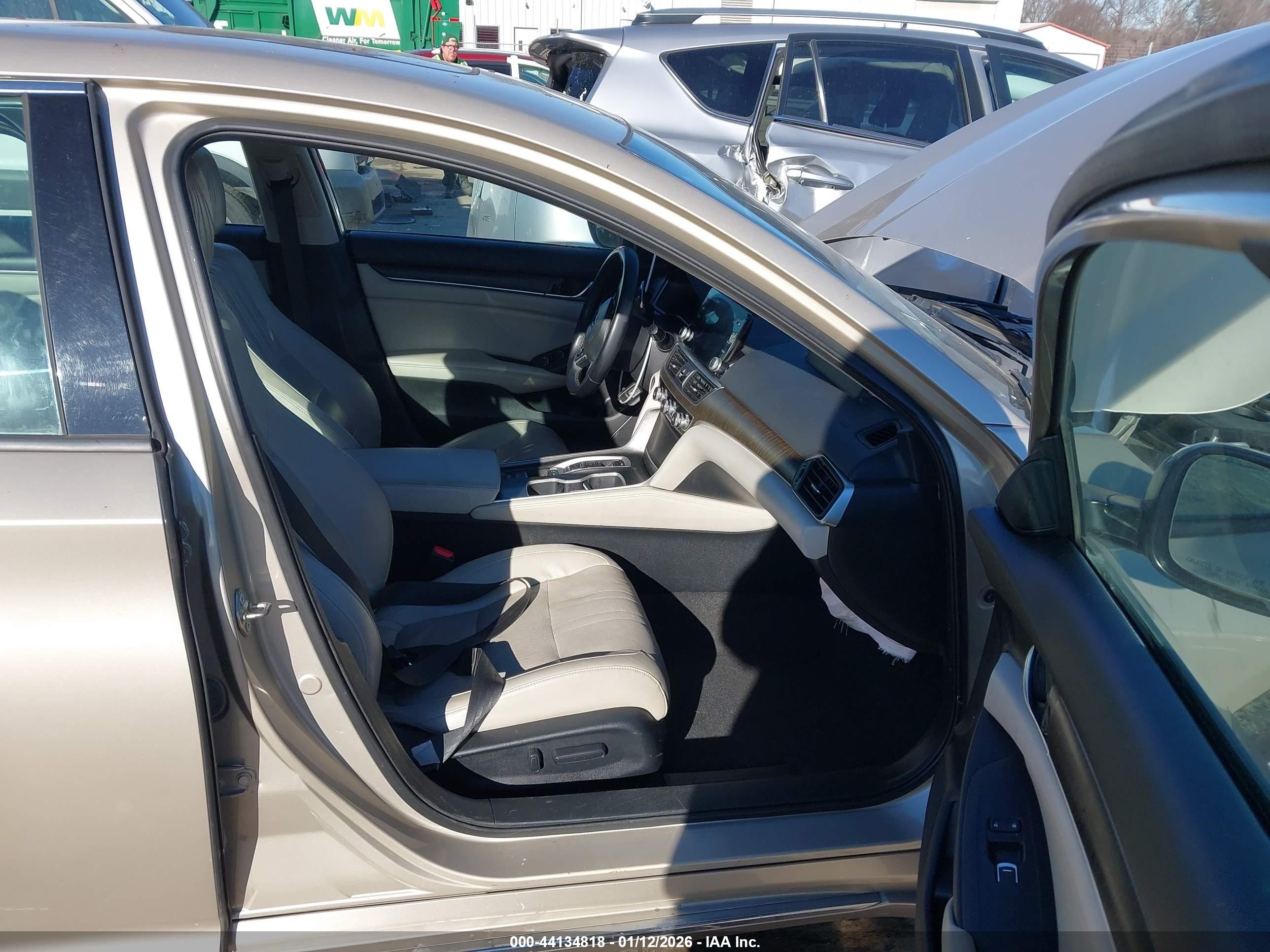 2018 Honda Accord Ex-l 2.0t Бежевый vin: 1HGCV2F68JA040121