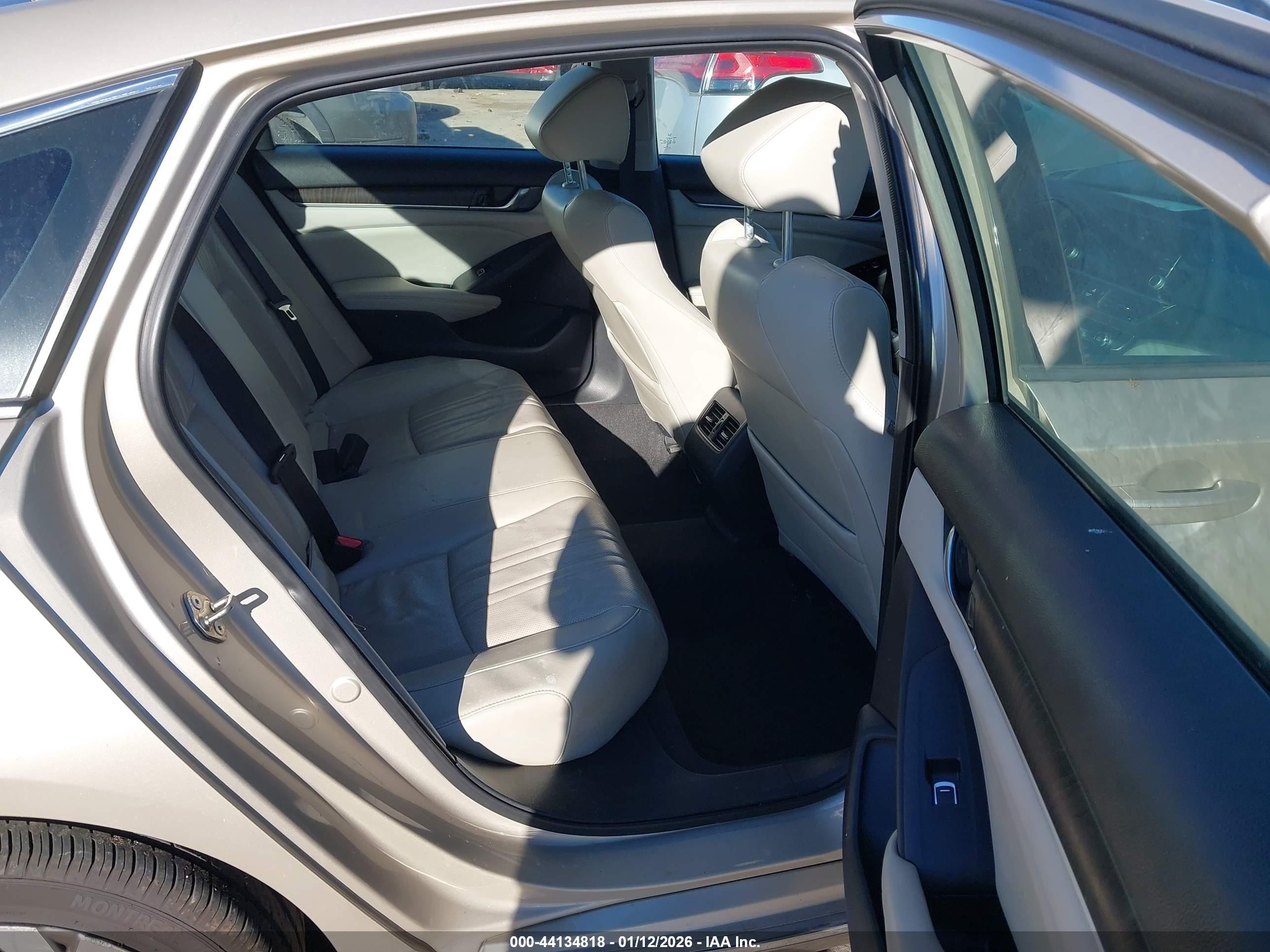 2018 Honda Accord Ex-l 2.0t Бежевый vin: 1HGCV2F68JA040121