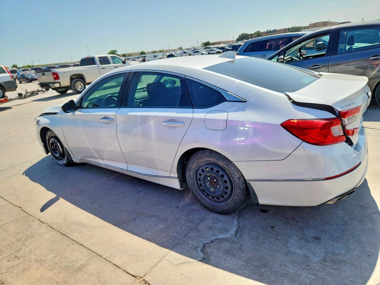 2018 Honda Accord Touring White vin: 1HGCV2F93JA006288