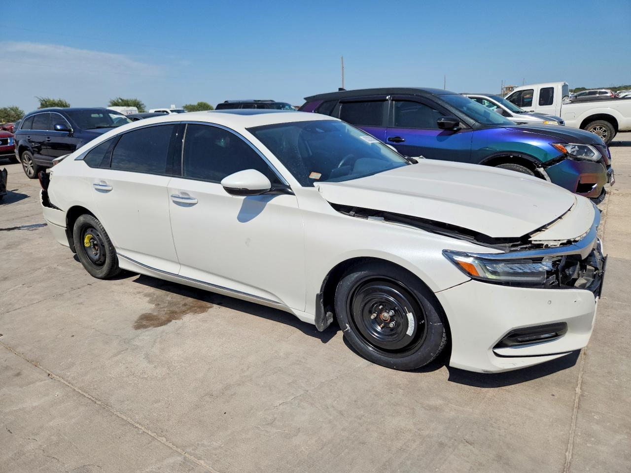 2018 Honda Accord Touring White vin: 1HGCV2F93JA006288