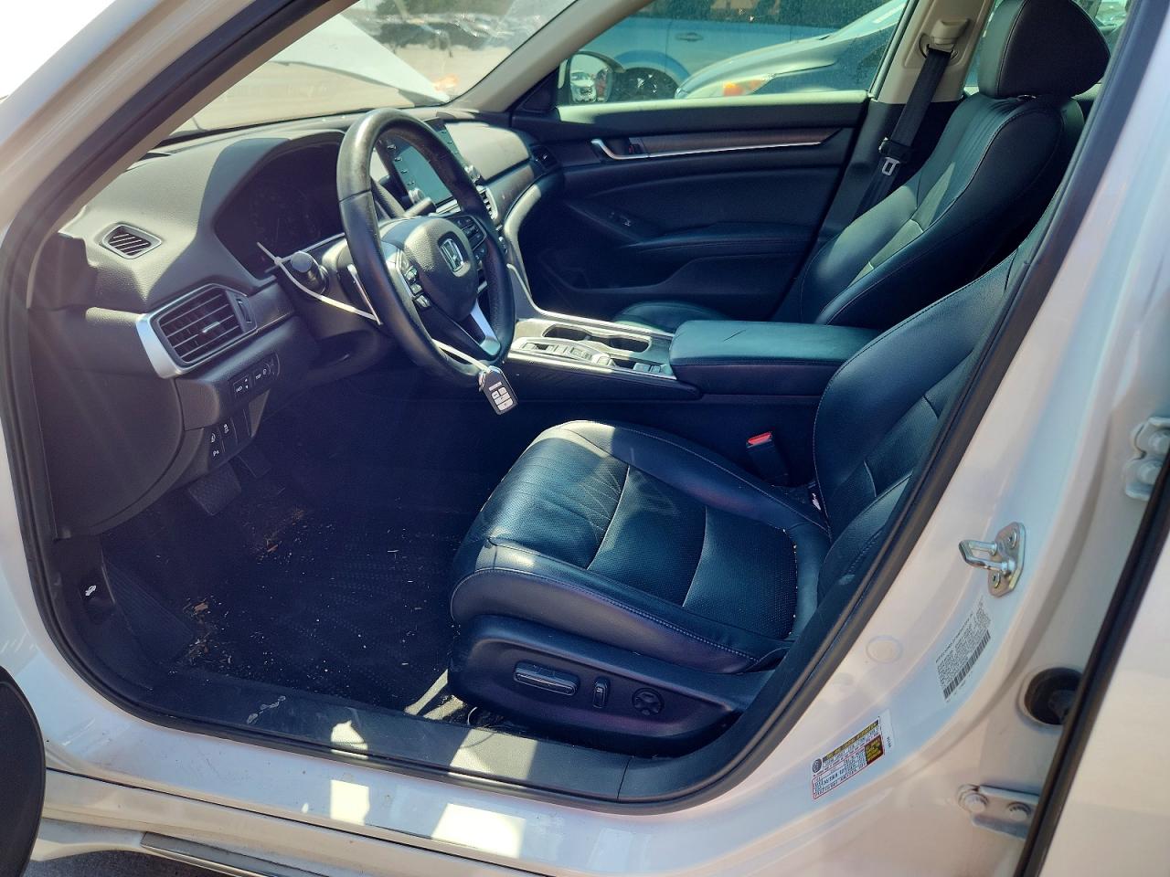 2018 Honda Accord Touring White vin: 1HGCV2F93JA006288