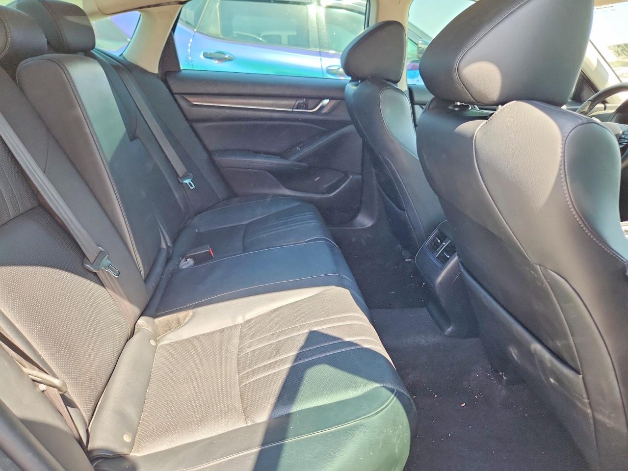 2018 Honda Accord Touring White vin: 1HGCV2F93JA006288