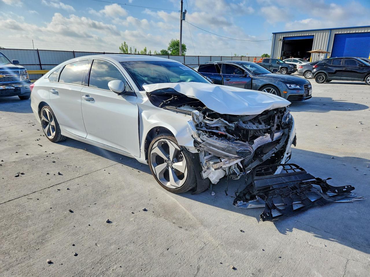 2020 Honda Accord Touring White vin: 1HGCV2F95LA020695