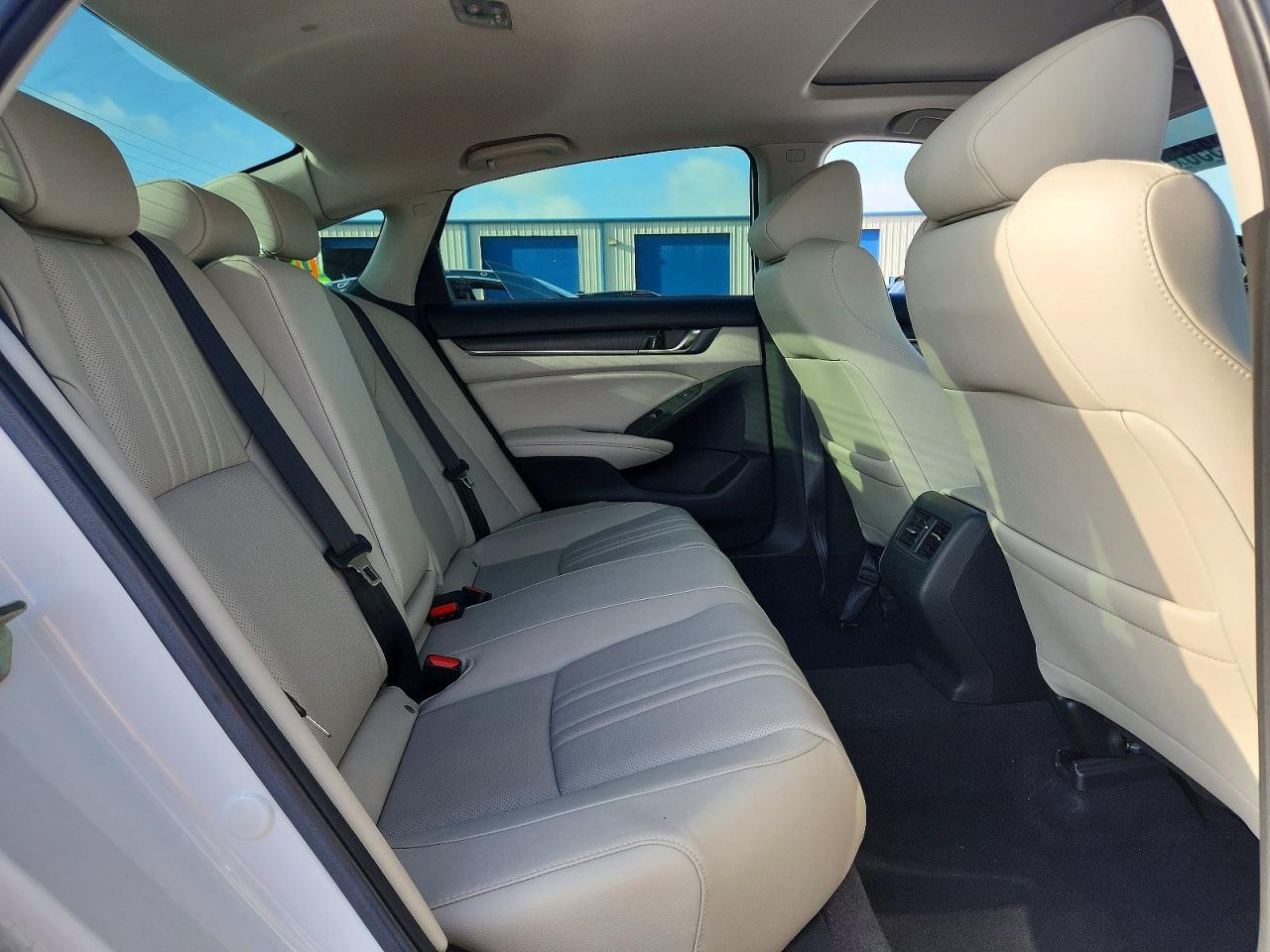 2020 Honda Accord Touring White vin: 1HGCV2F95LA020695