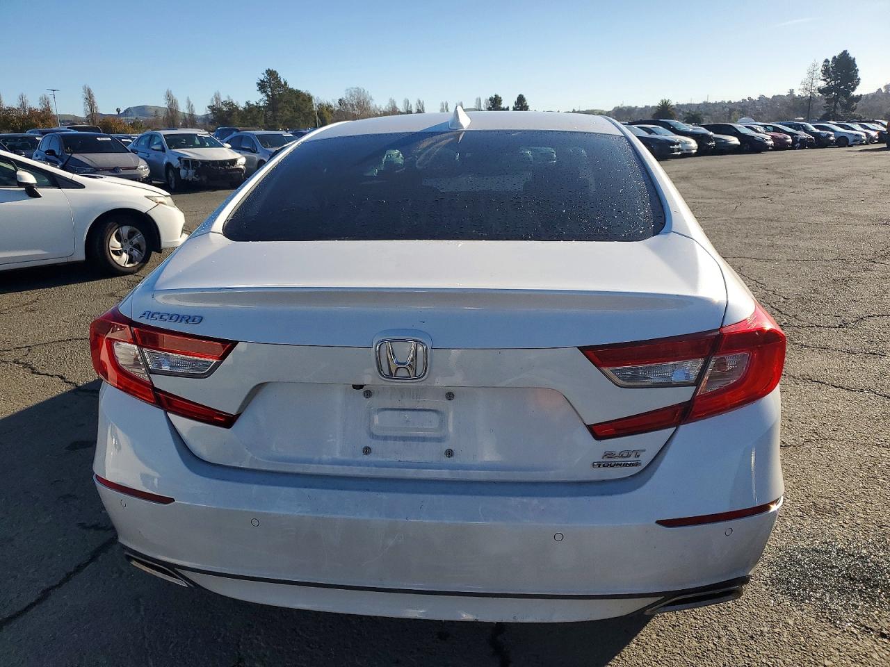 2018 Honda Accord Touring White vin: 1HGCV2F98JA004763