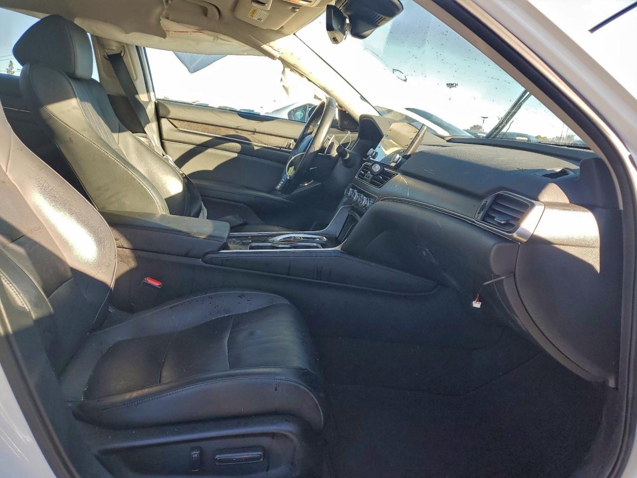 2018 Honda Accord Touring White vin: 1HGCV2F98JA004763