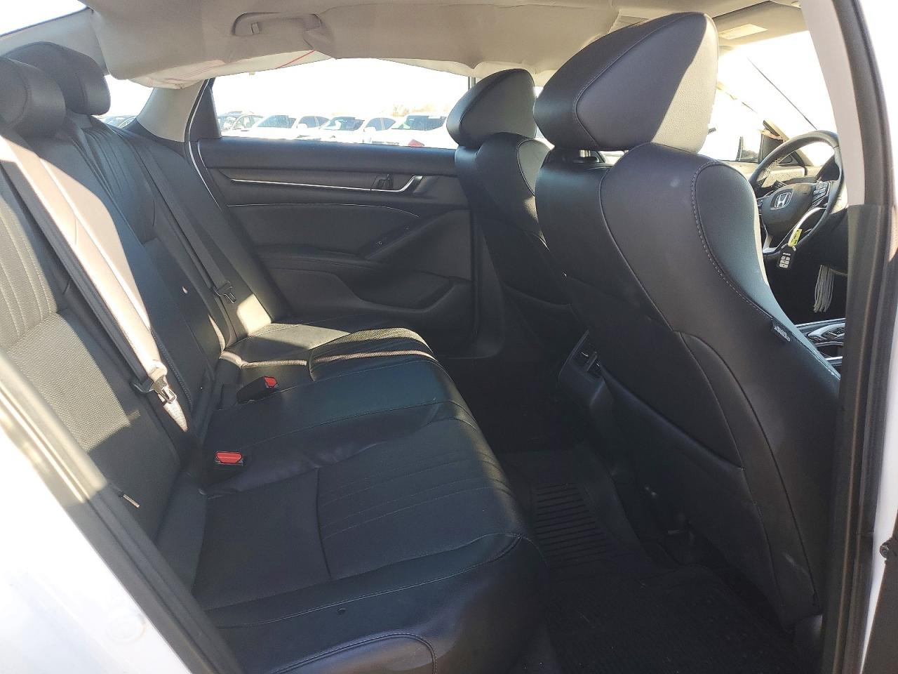 2018 Honda Accord Touring White vin: 1HGCV2F98JA004763
