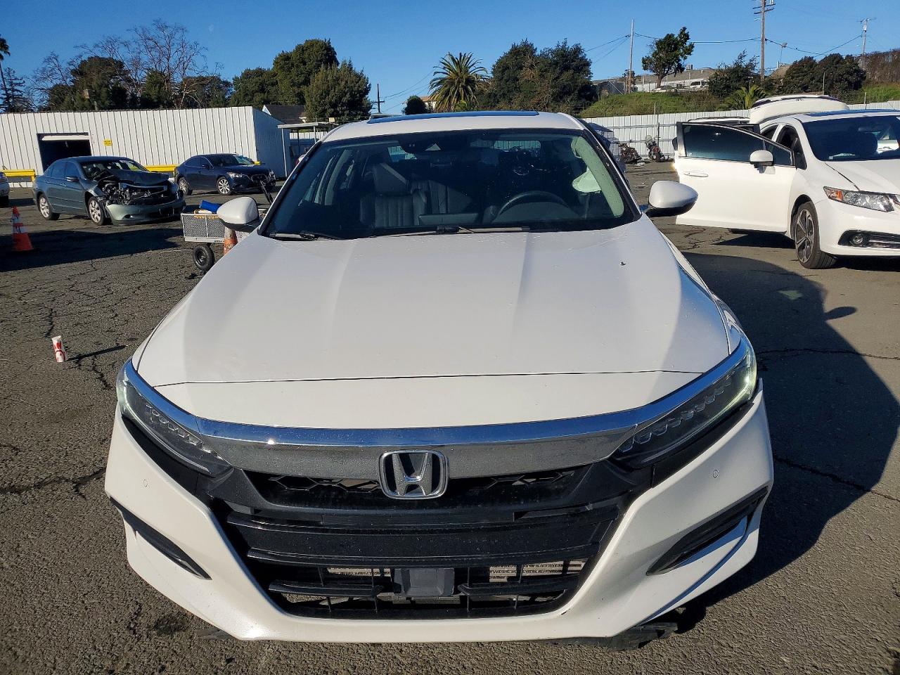 2018 Honda Accord Touring White vin: 1HGCV2F98JA004763