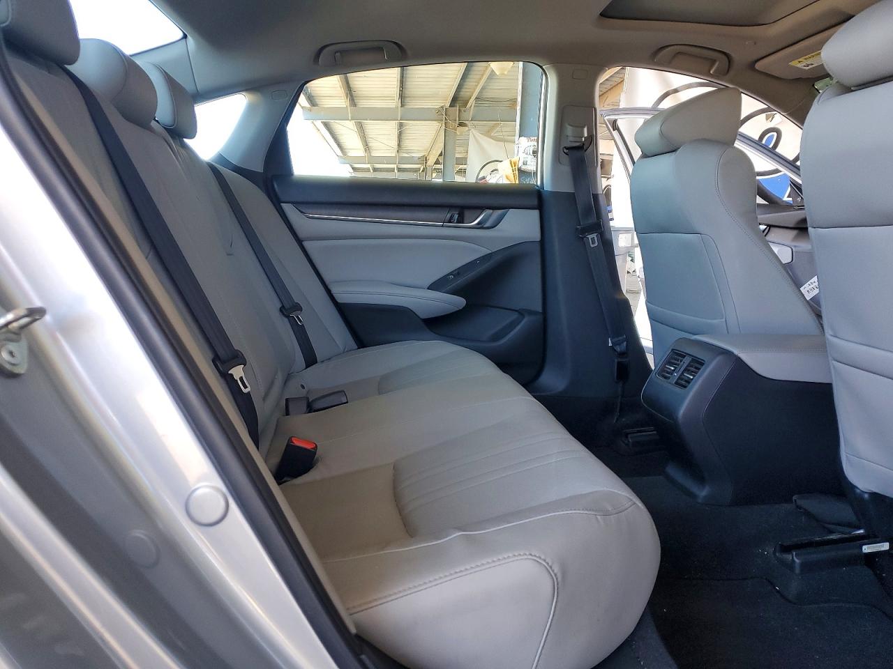 2018 Honda Accord Touring Hybrid Серебряный vin: 1HGCV3F92JA016820