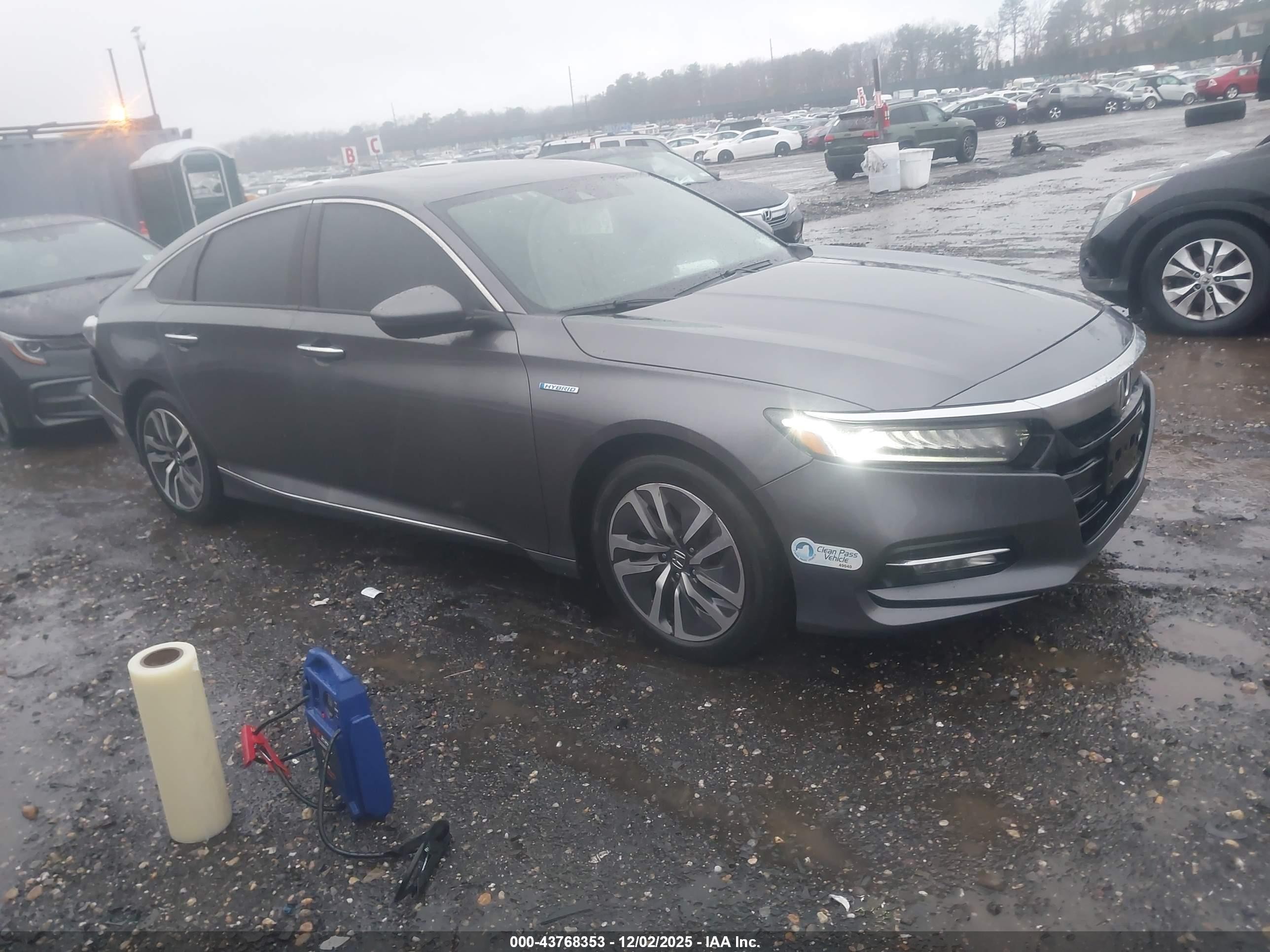 1HGCV3F96JA015945