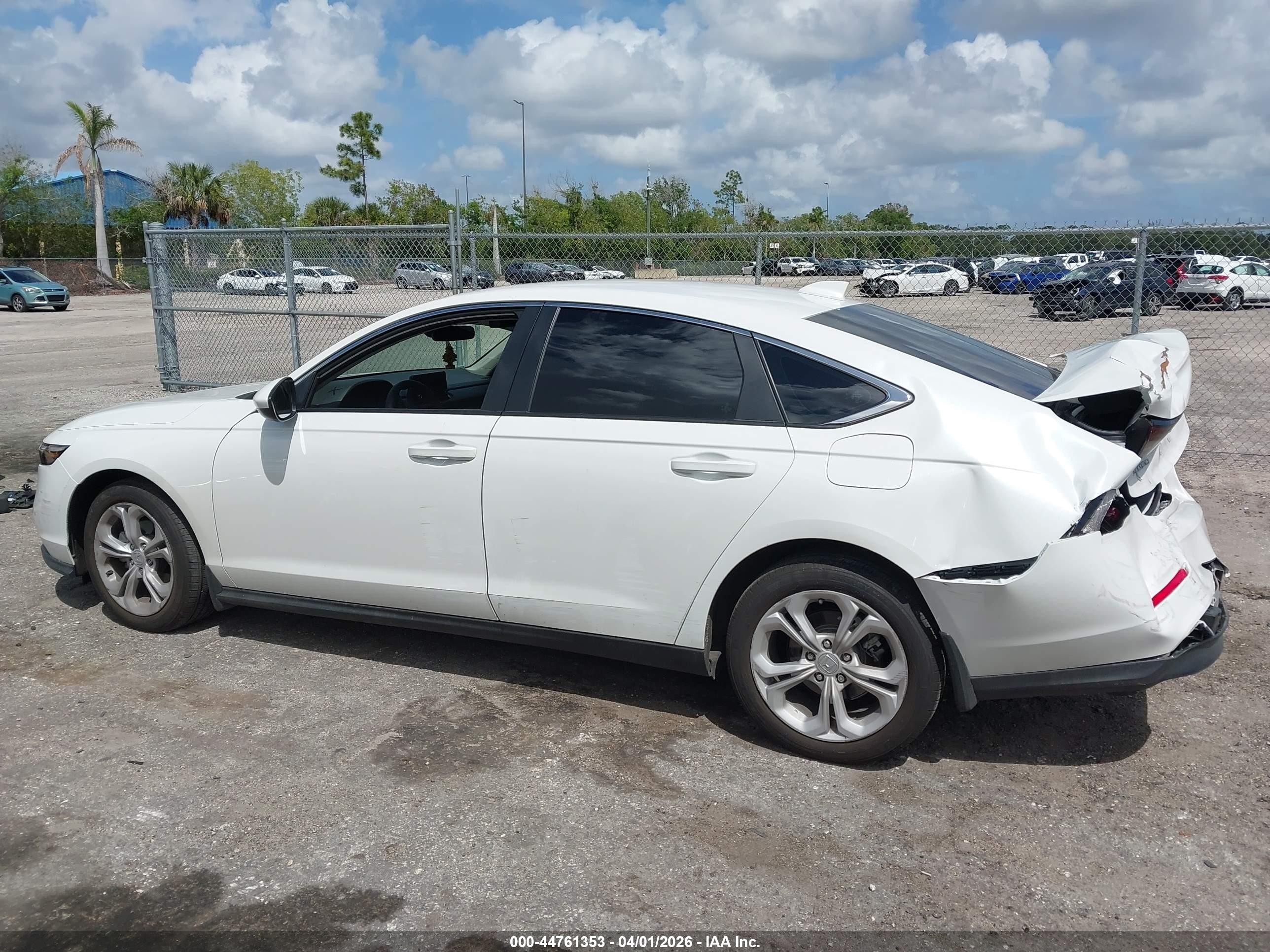 2025 Honda Accord Lx White vin: 1HGCY1F20SA073453