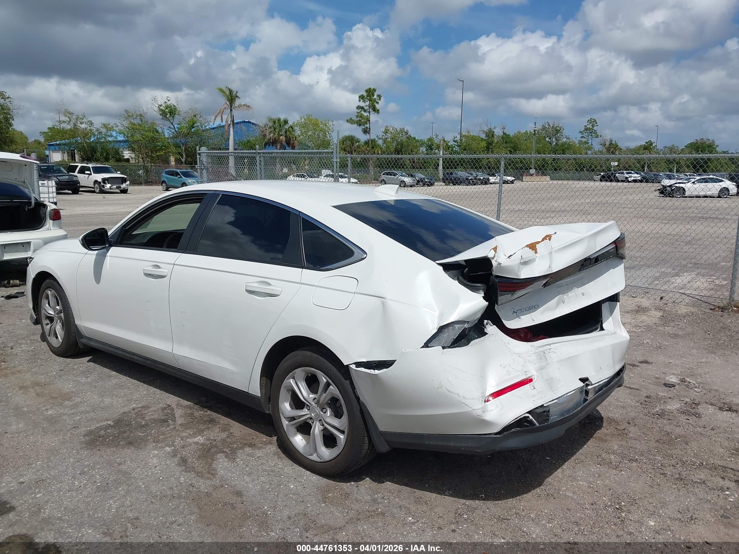 2025 Honda Accord Lx White vin: 1HGCY1F20SA073453
