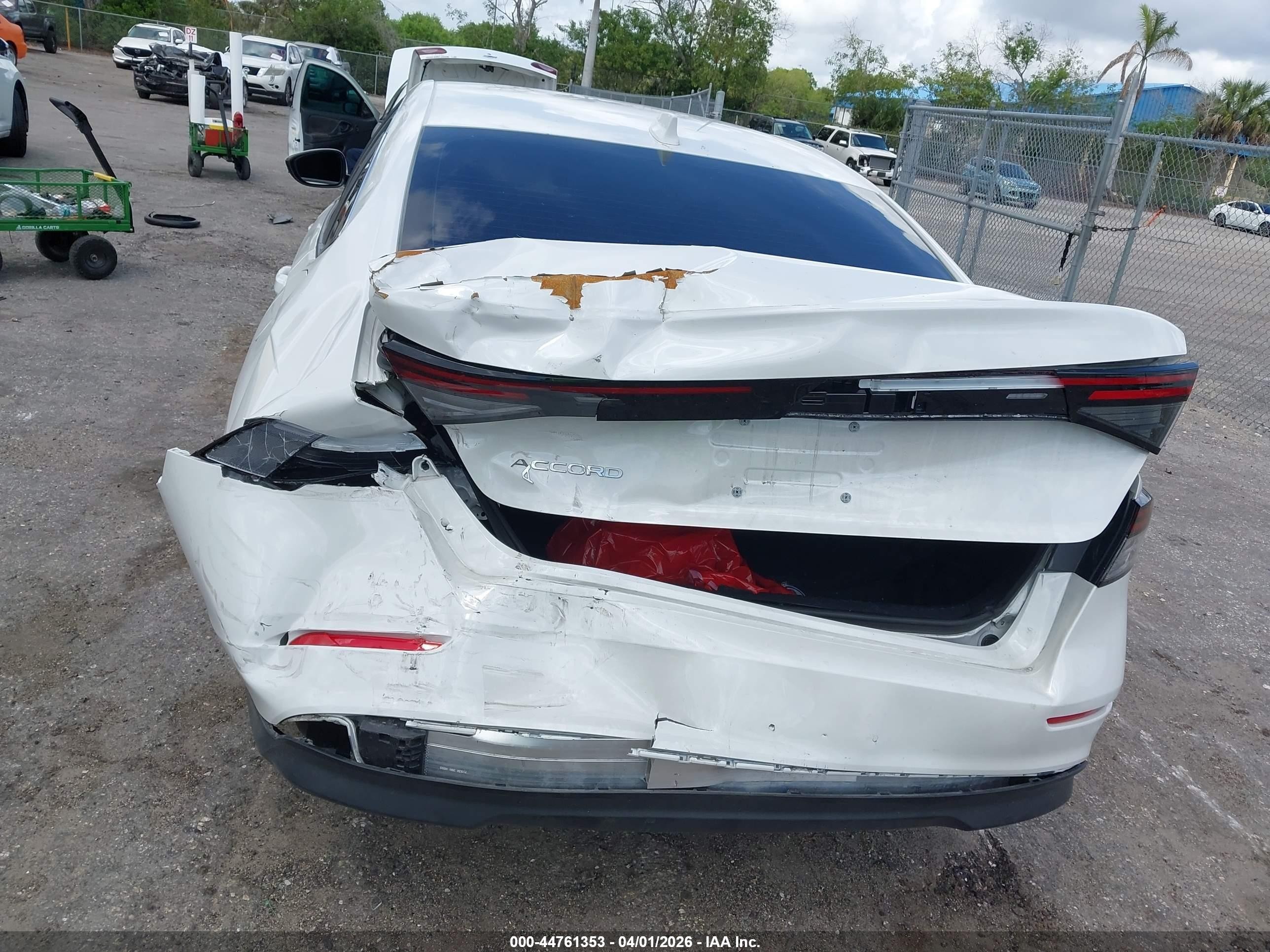 2025 Honda Accord Lx White vin: 1HGCY1F20SA073453