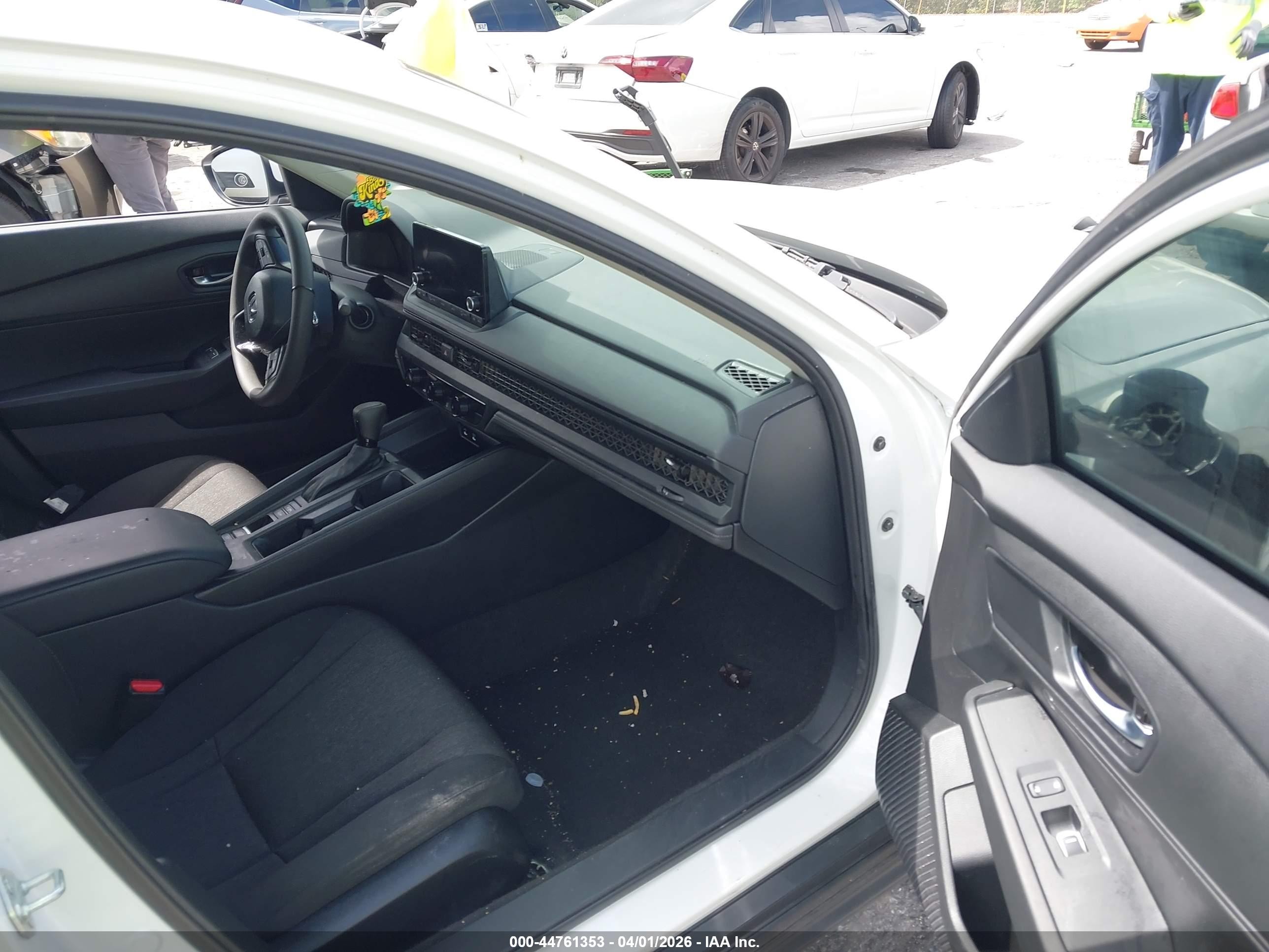 2025 Honda Accord Lx White vin: 1HGCY1F20SA073453