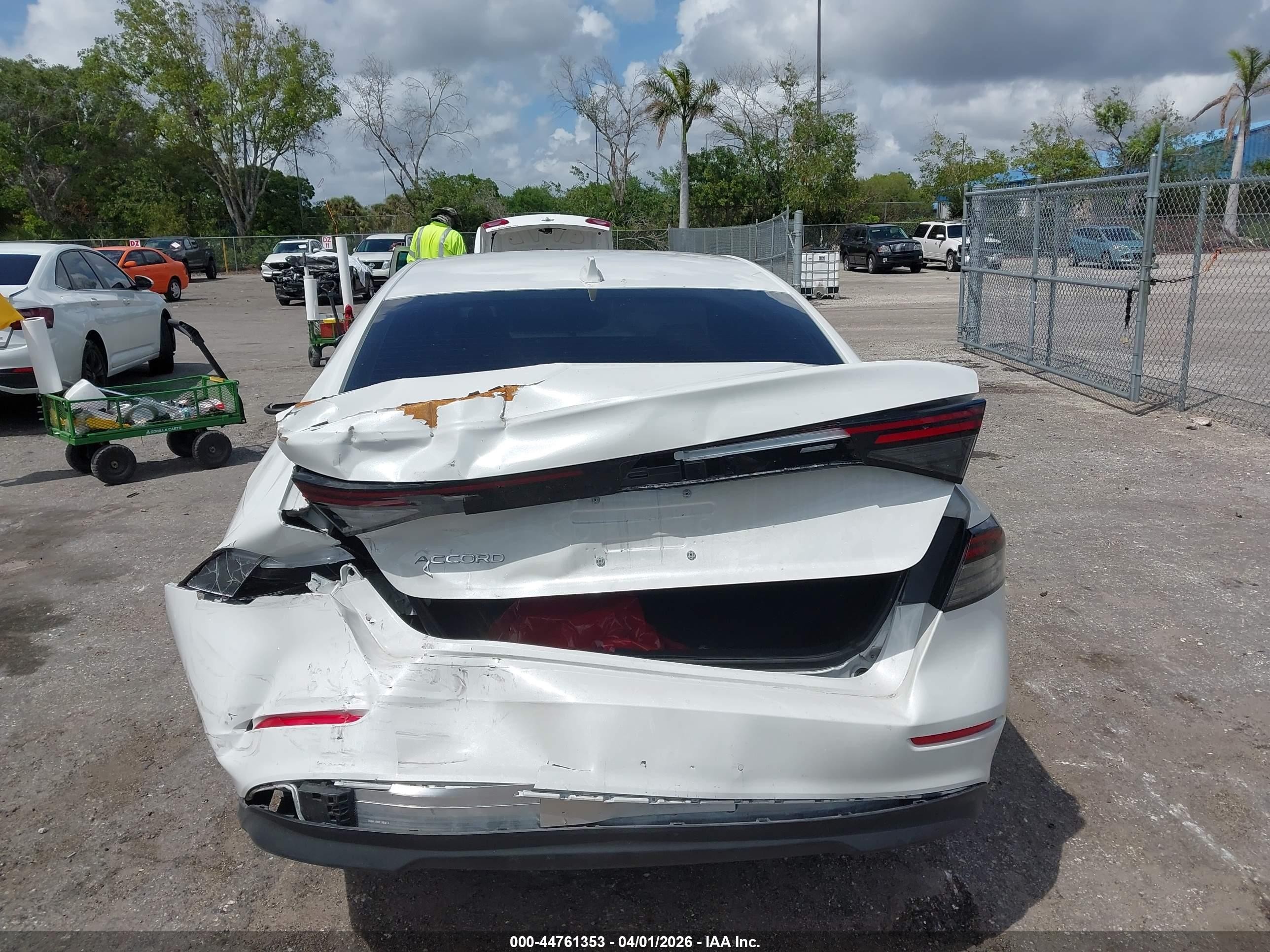 2025 Honda Accord Lx White vin: 1HGCY1F20SA073453