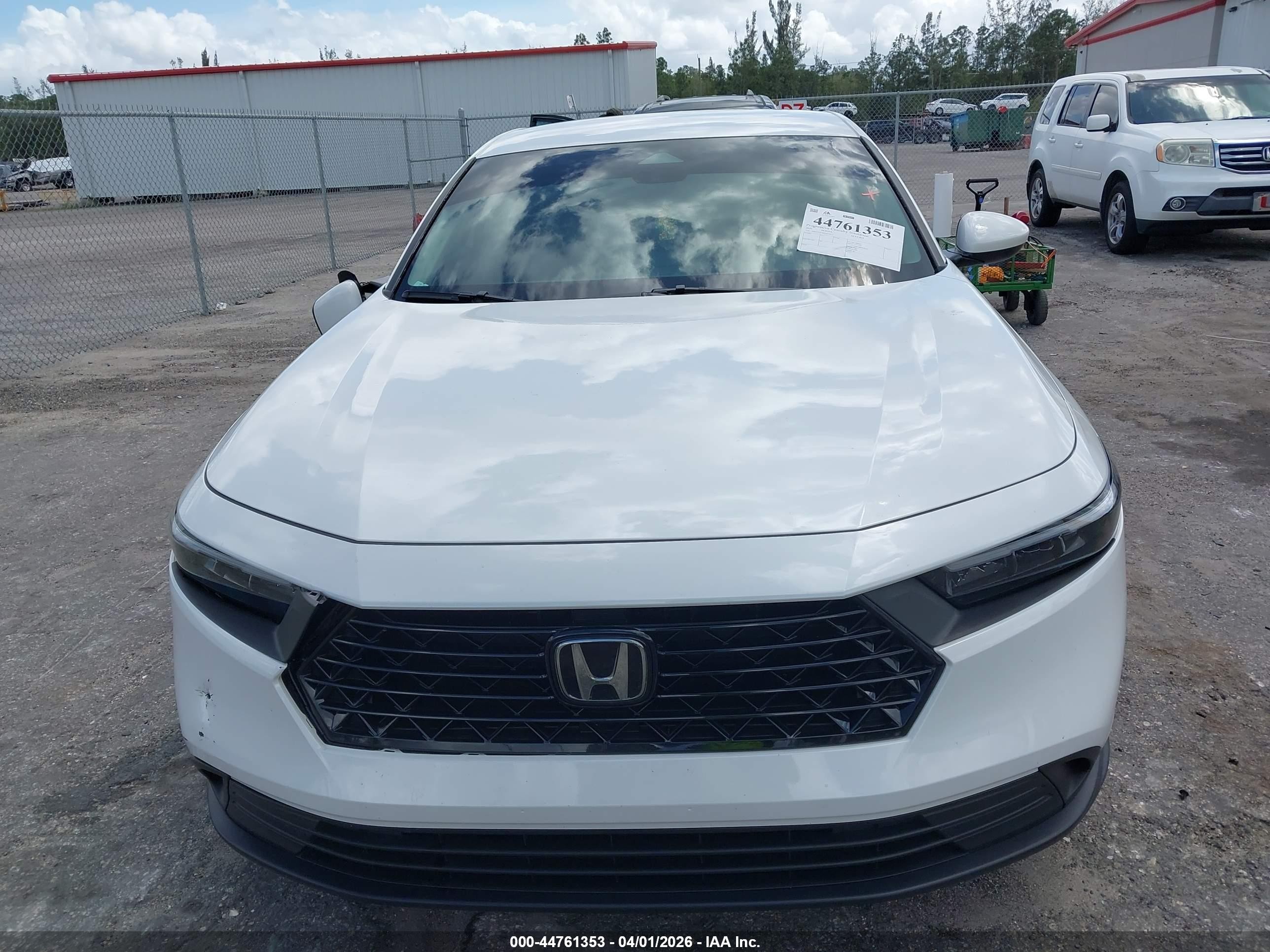 2025 Honda Accord Lx White vin: 1HGCY1F20SA073453