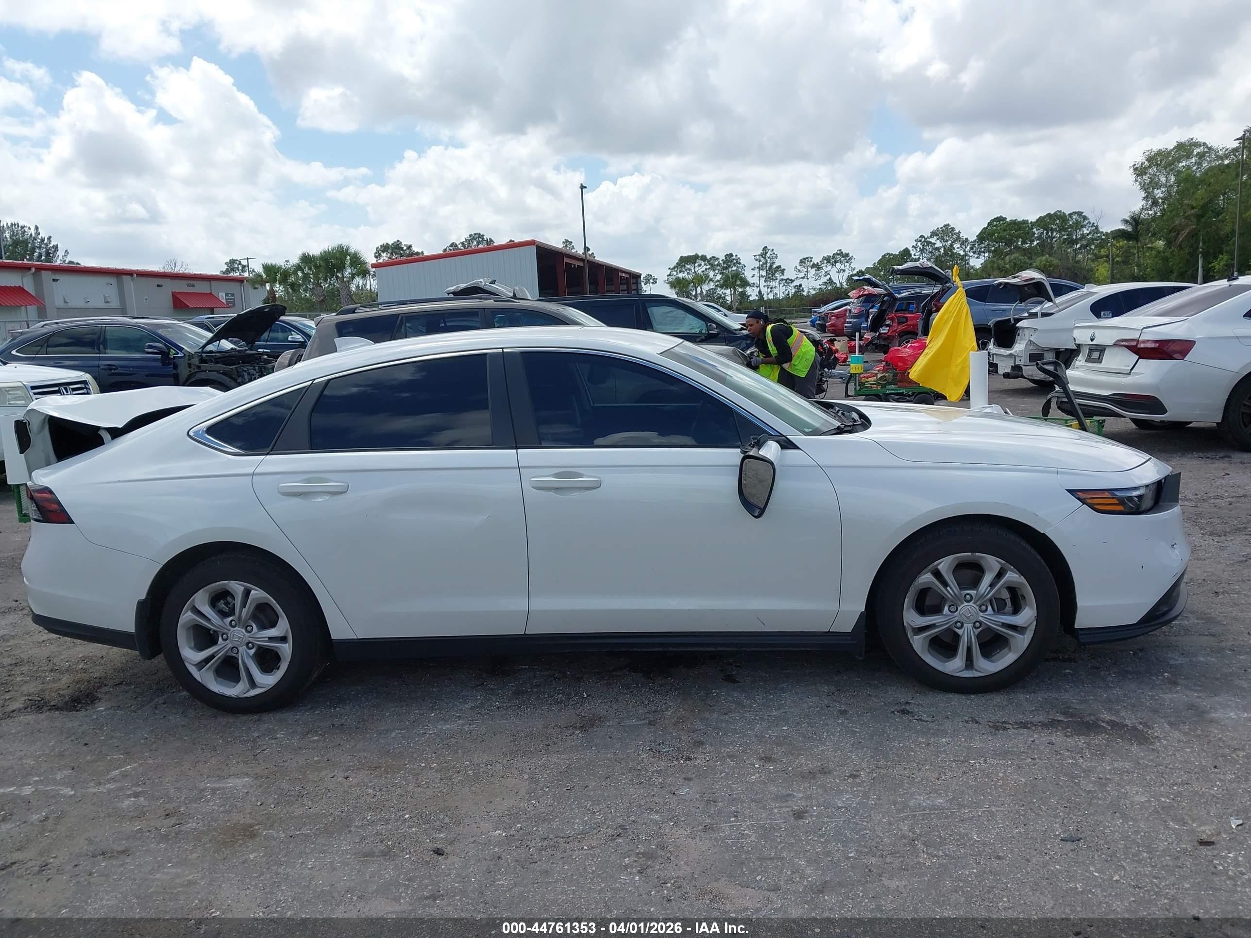 2025 Honda Accord Lx White vin: 1HGCY1F20SA073453