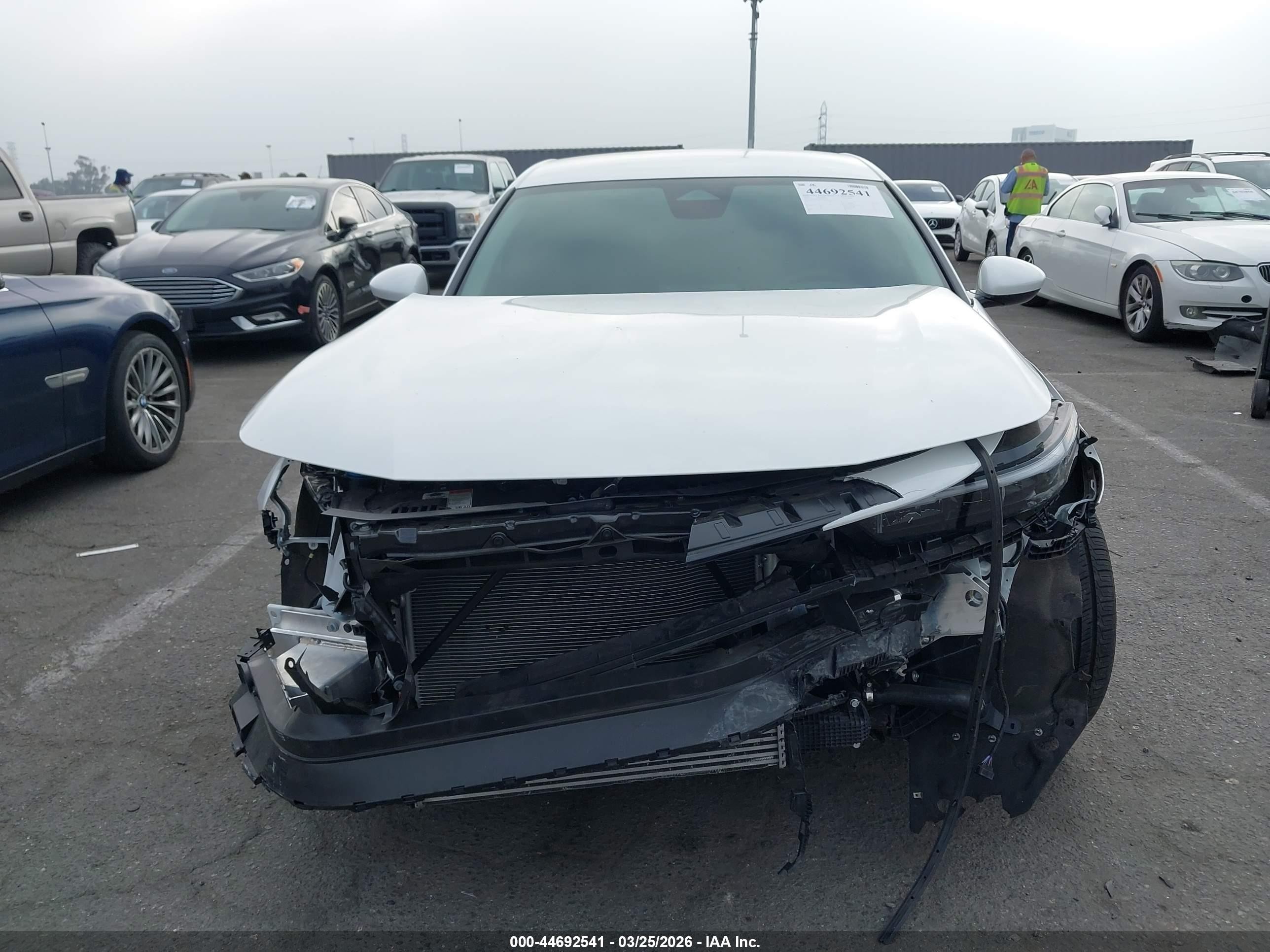2025 Honda Accord Lx White vin: 1HGCY1F24SA017340