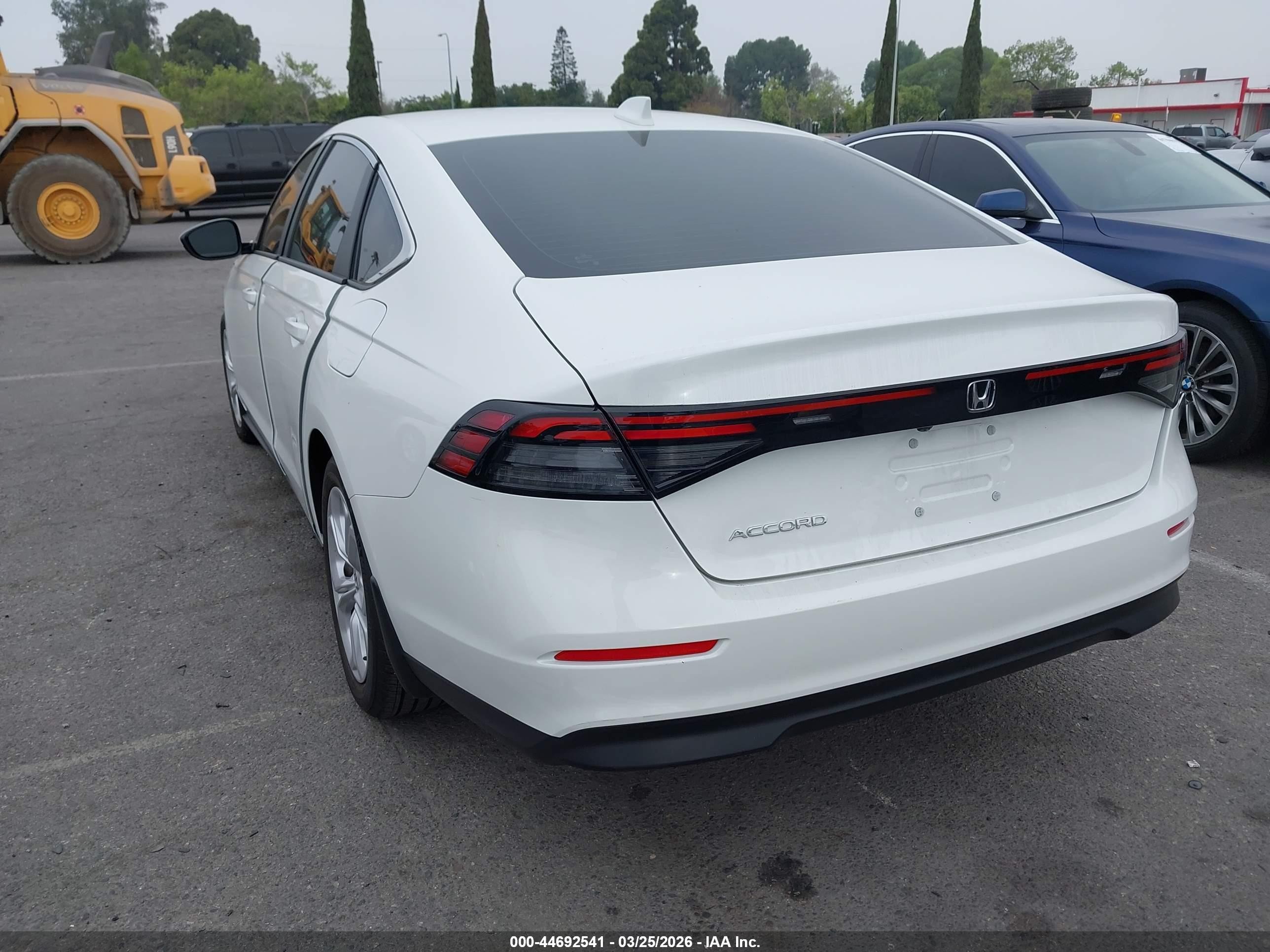 2025 Honda Accord Lx White vin: 1HGCY1F24SA017340