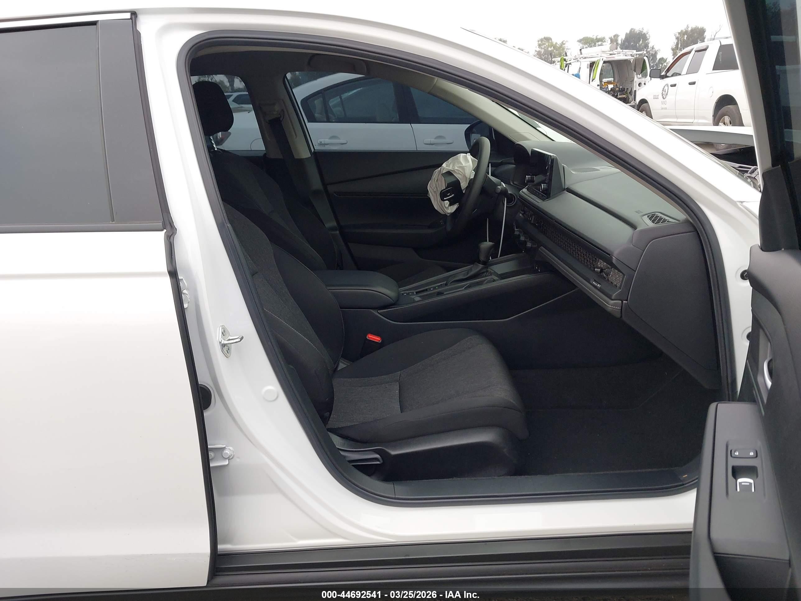 2025 Honda Accord Lx White vin: 1HGCY1F24SA017340