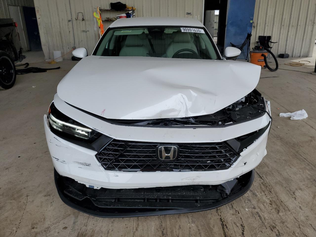 2025 Honda Accord Lx White vin: 1HGCY1F25SA076171
