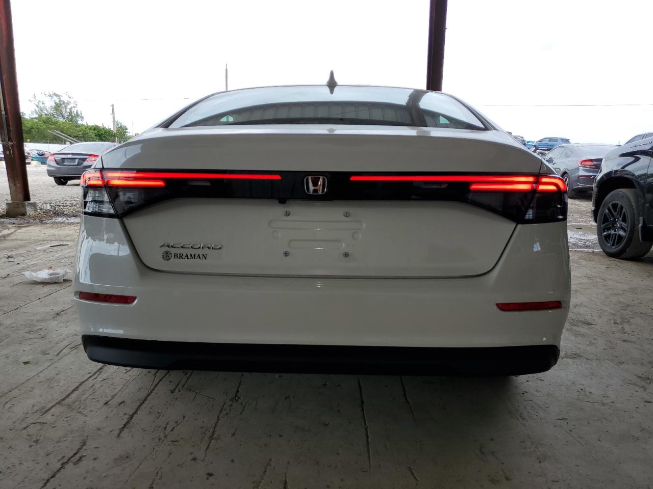 2025 Honda Accord Lx White vin: 1HGCY1F25SA076171