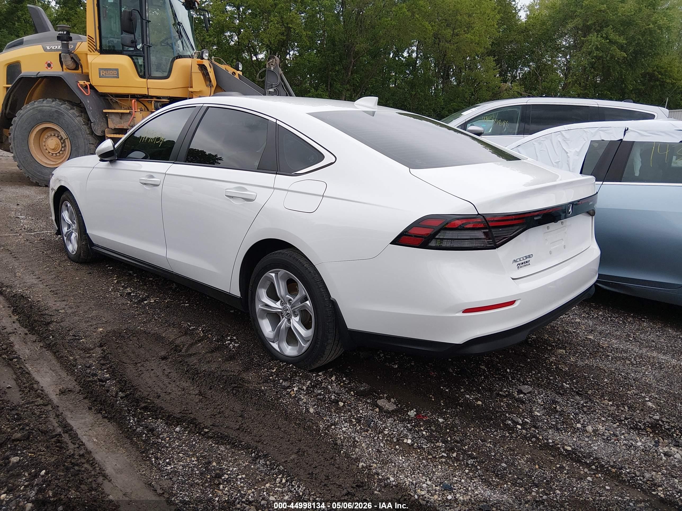 2025 Honda Accord Lx White vin: 1HGCY1F27SA013847