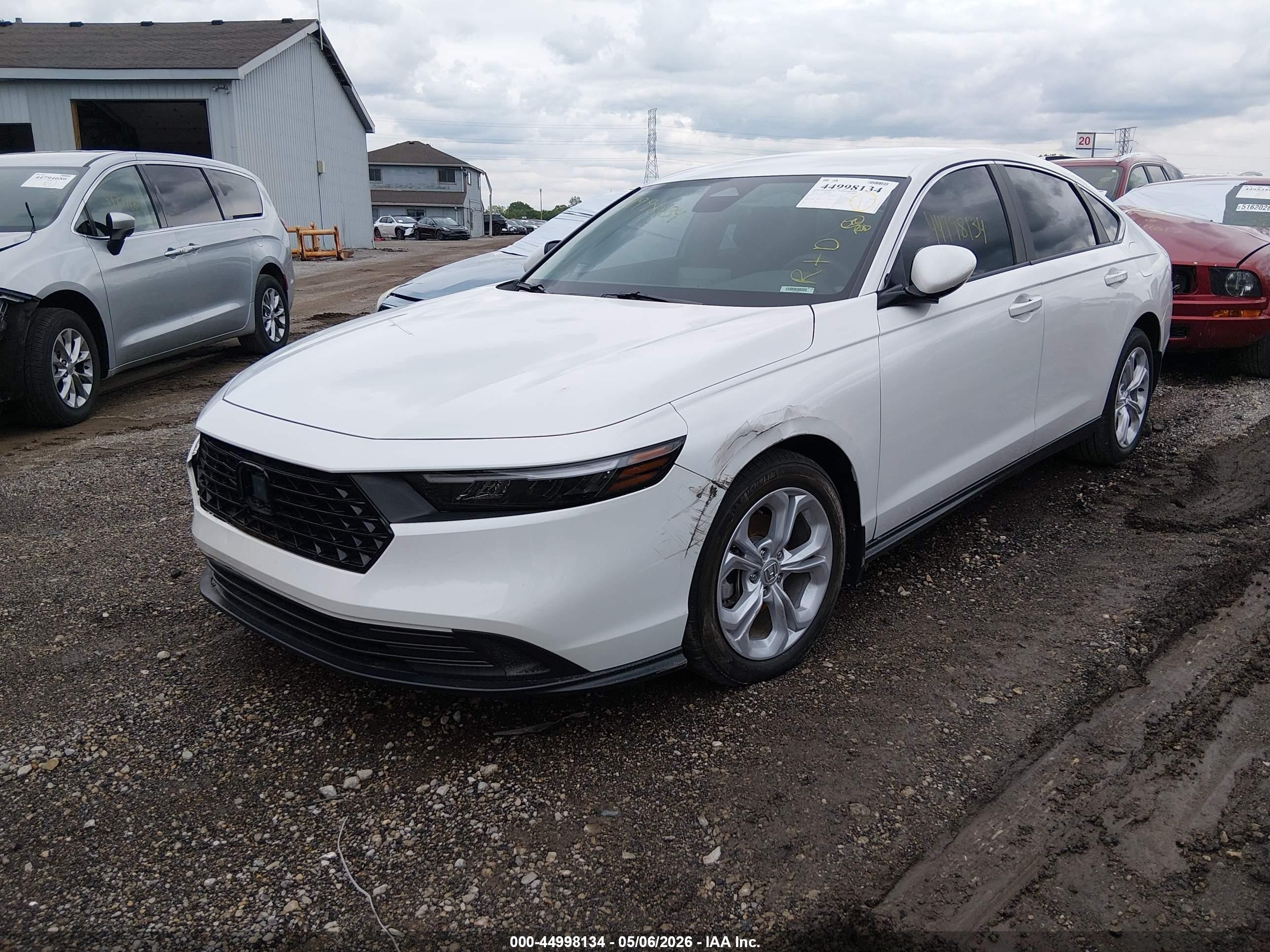 2025 Honda Accord Lx White vin: 1HGCY1F27SA013847