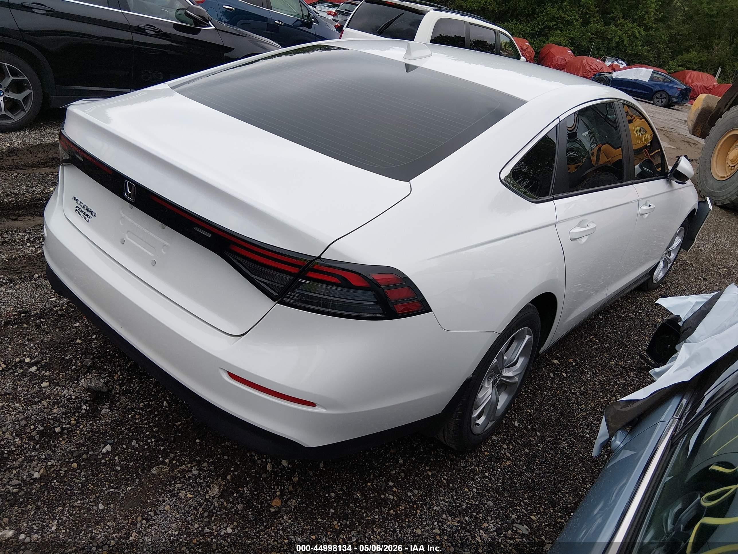 2025 Honda Accord Lx White vin: 1HGCY1F27SA013847