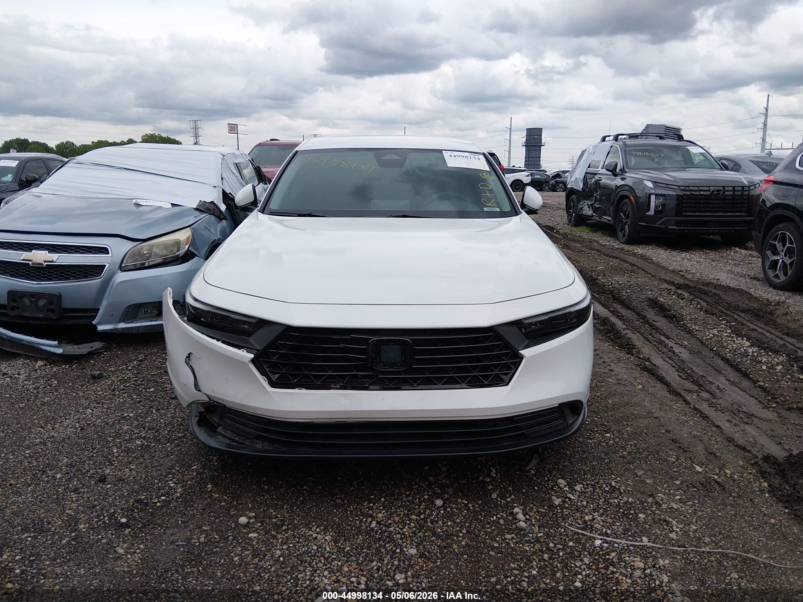 2025 Honda Accord Lx White vin: 1HGCY1F27SA013847