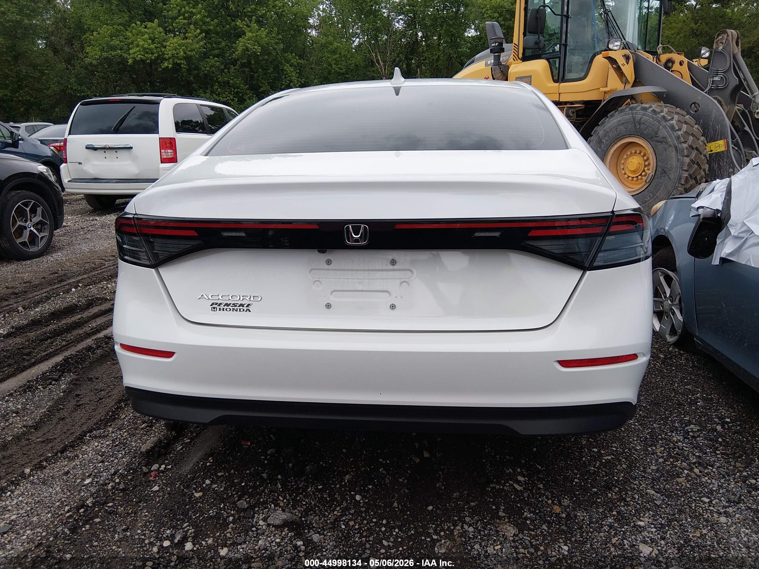 2025 Honda Accord Lx White vin: 1HGCY1F27SA013847