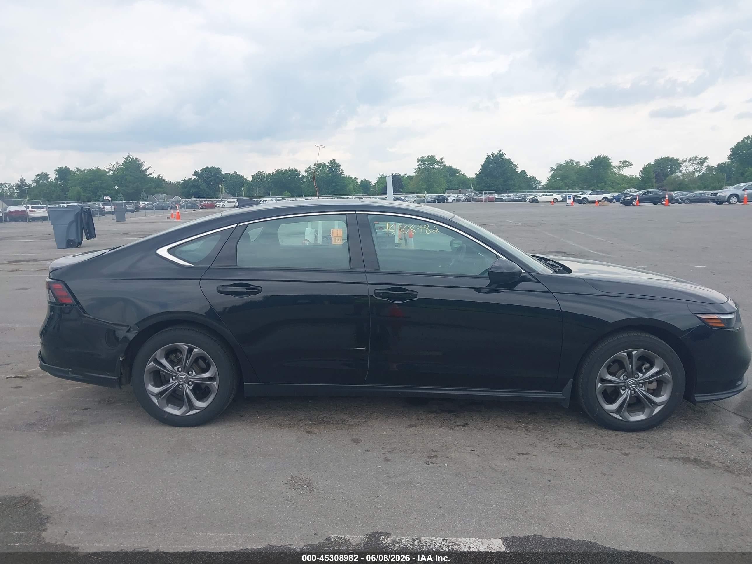 2024 Honda Accord Ex Black vin: 1HGCY1F32RA070122