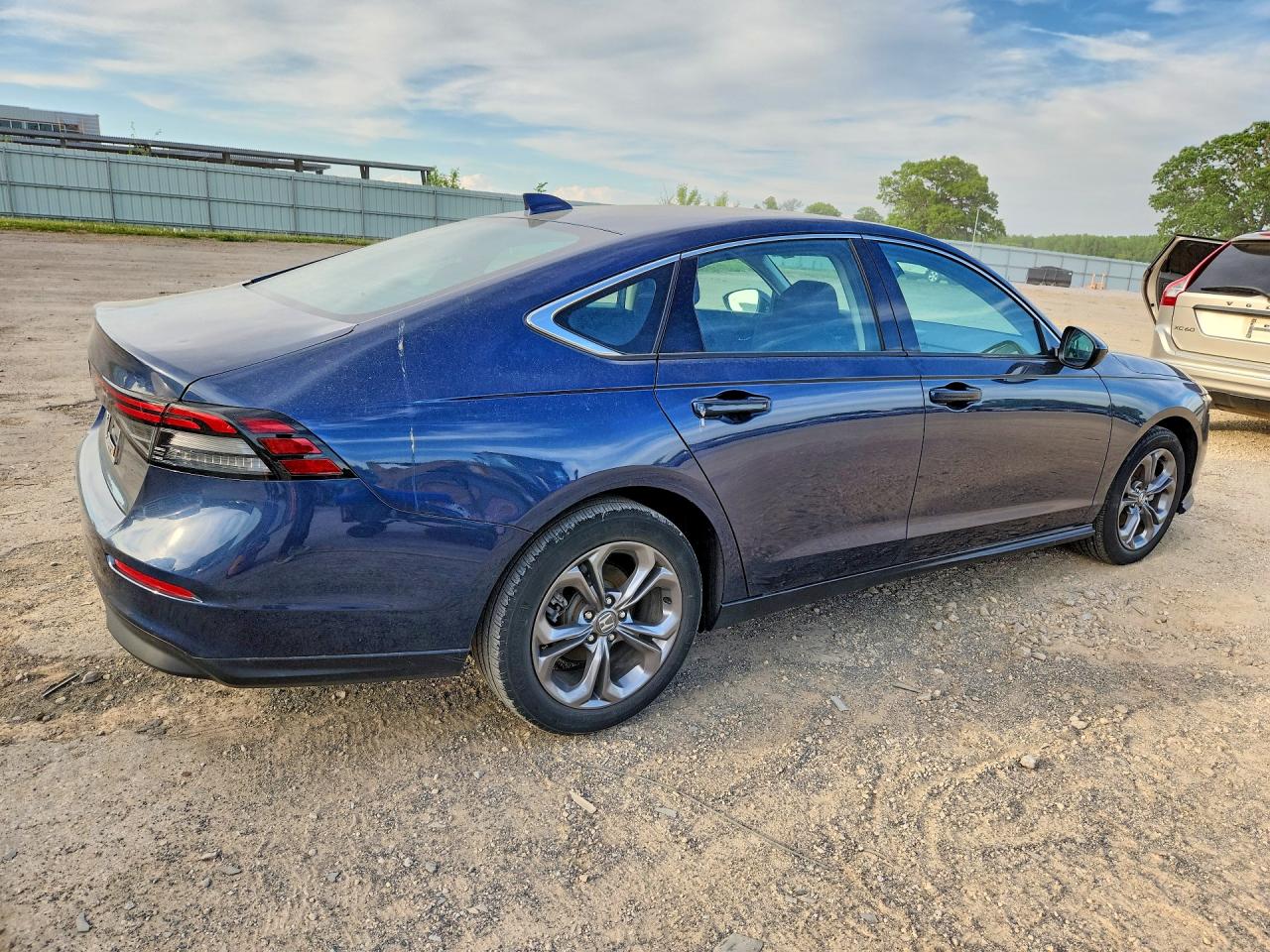 2024 Honda Accord Ex Blue vin: 1HGCY1F33RA007207