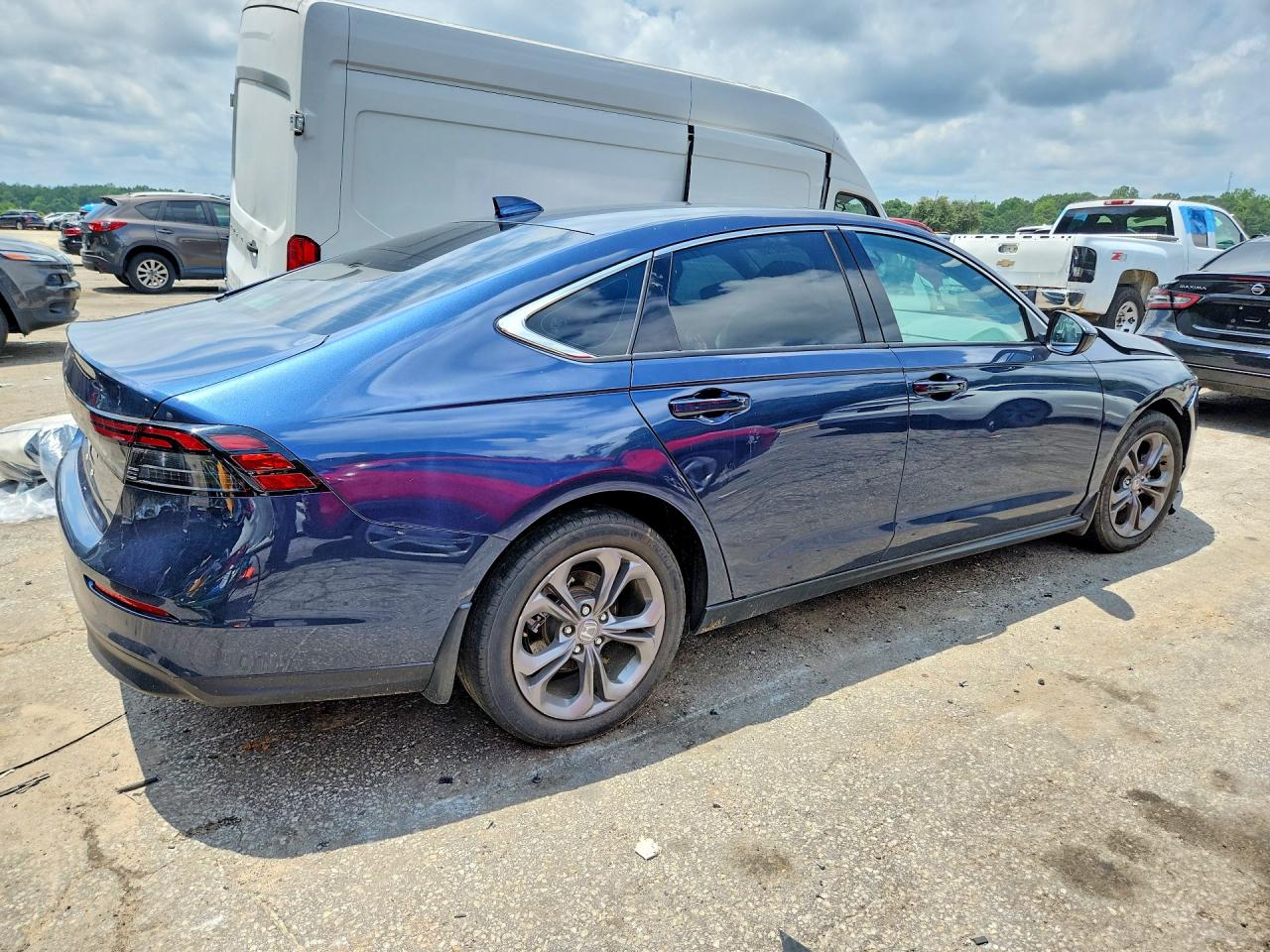 2024 Honda Accord Ex Blue vin: 1HGCY1F33RA016800