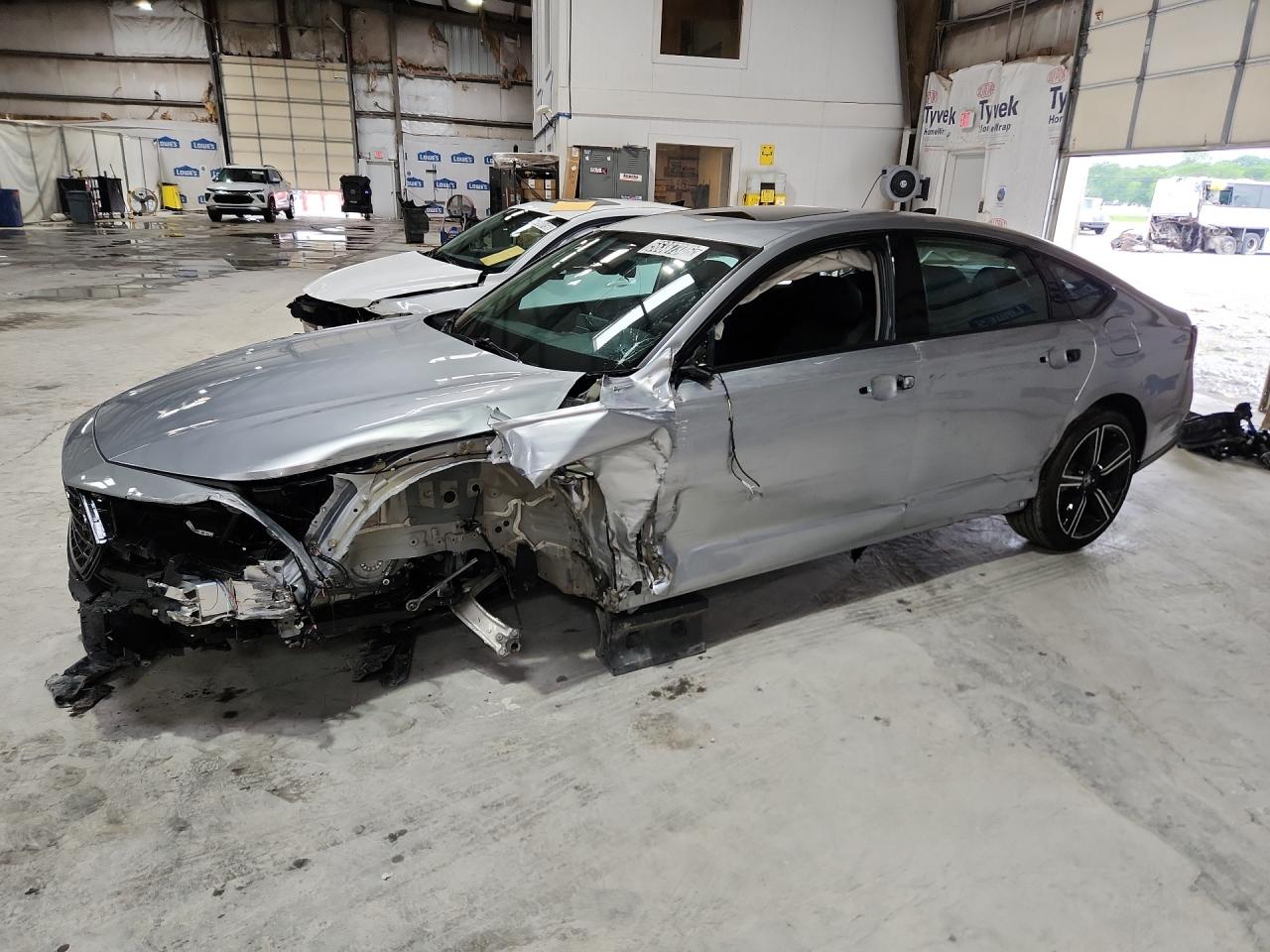 2026 Honda Accord Se Silver vin: 1HGCY1F41TA006881 Damage: Windshield, Broken, Replacement Required