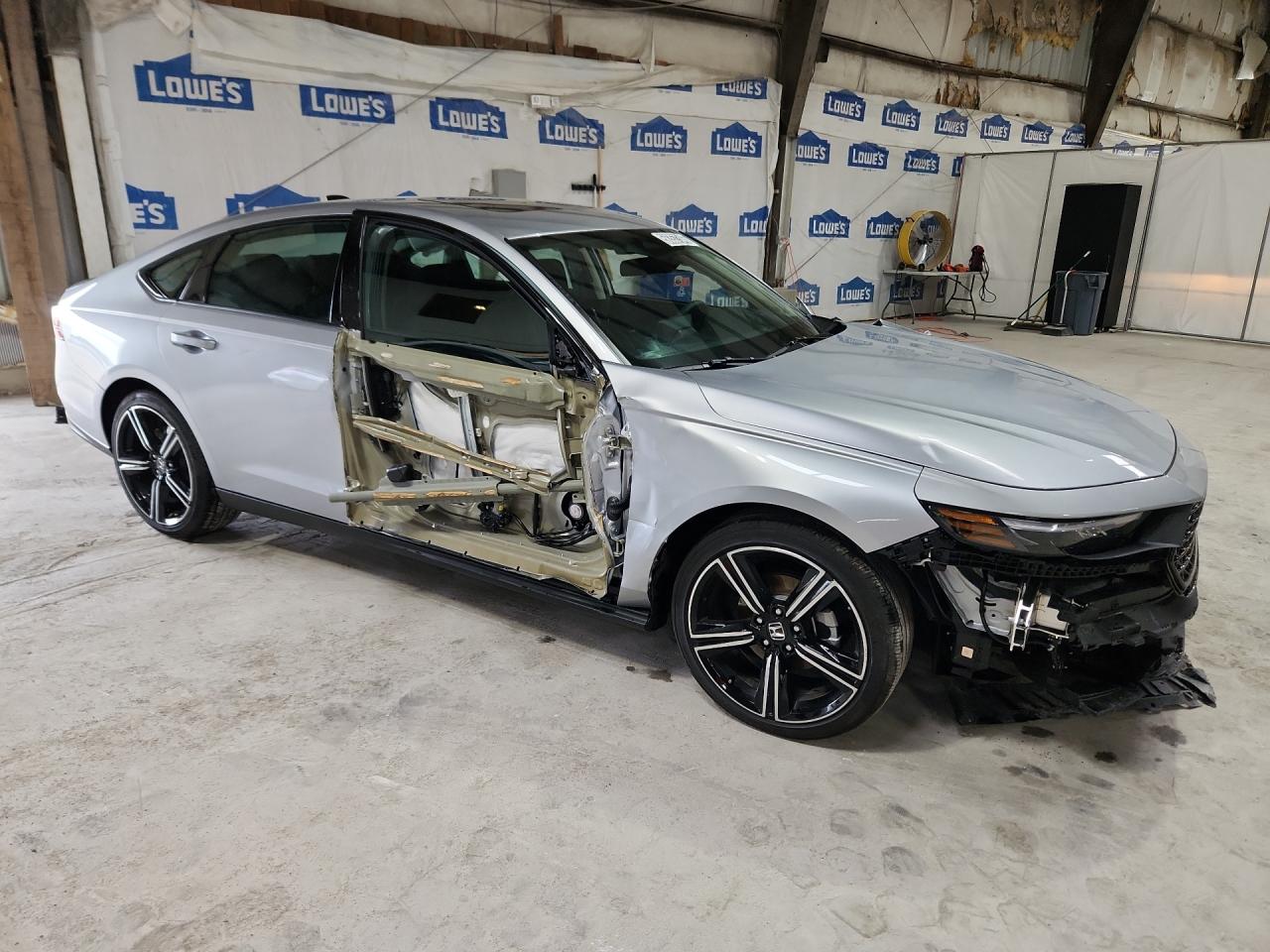 2026 Honda Accord Se Silver vin: 1HGCY1F41TA006881 Damage: Right Head Lamp, Broken, Replacement Required