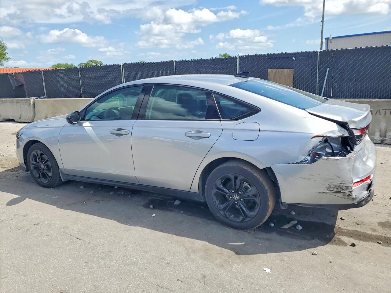 2025 Honda Accord Se Silver vin: 1HGCY1F42SA032517