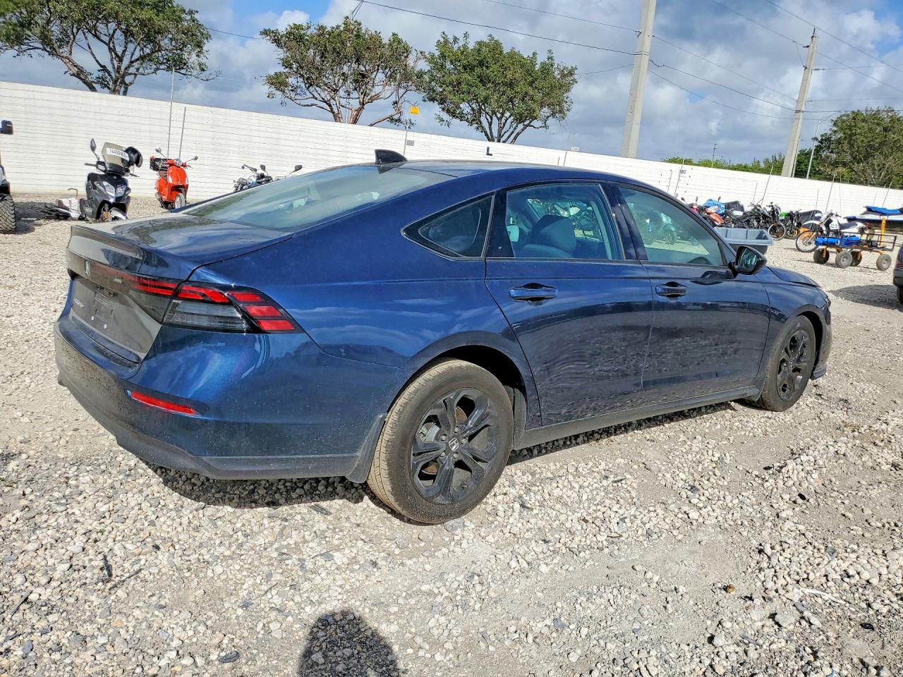 2025 Honda Accord Se Blue vin: 1HGCY1F44SA073859
