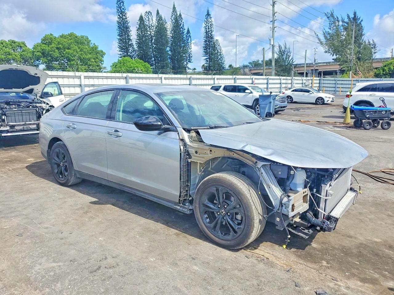 2025 Honda Accord Se Silver vin: 1HGCY1F45SA062613