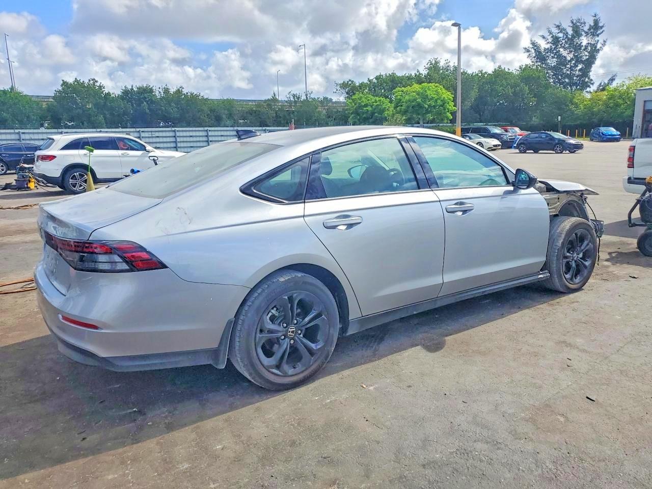 2025 Honda Accord Se Silver vin: 1HGCY1F45SA062613