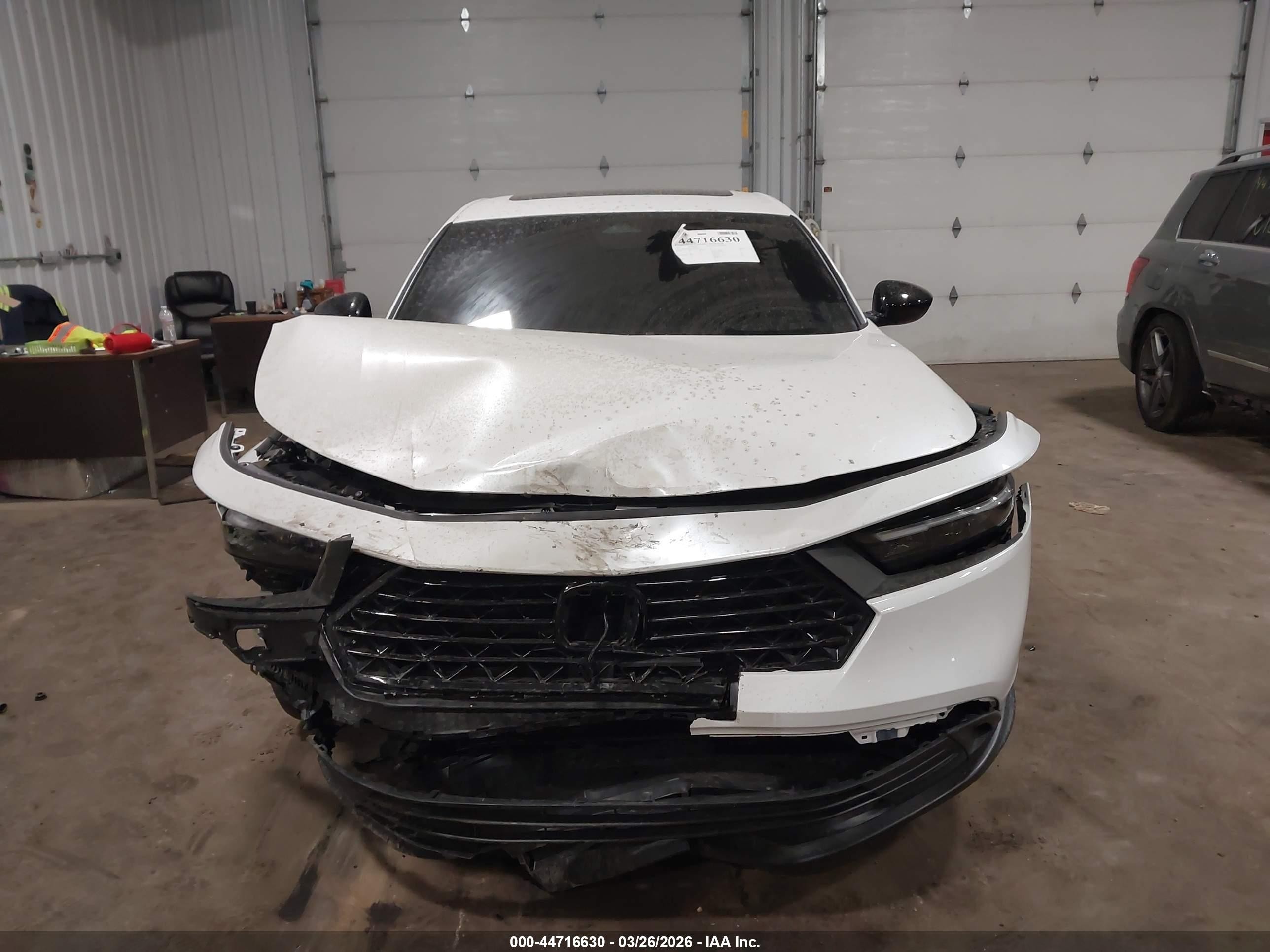 2025 Honda Accord Hybrid Sport White vin: 1HGCY2F50SA087949