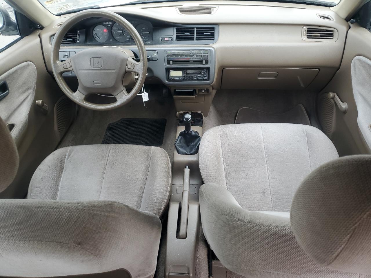 1992 Honda Civic Dx Silver vin: 1HGEG8546NL071111